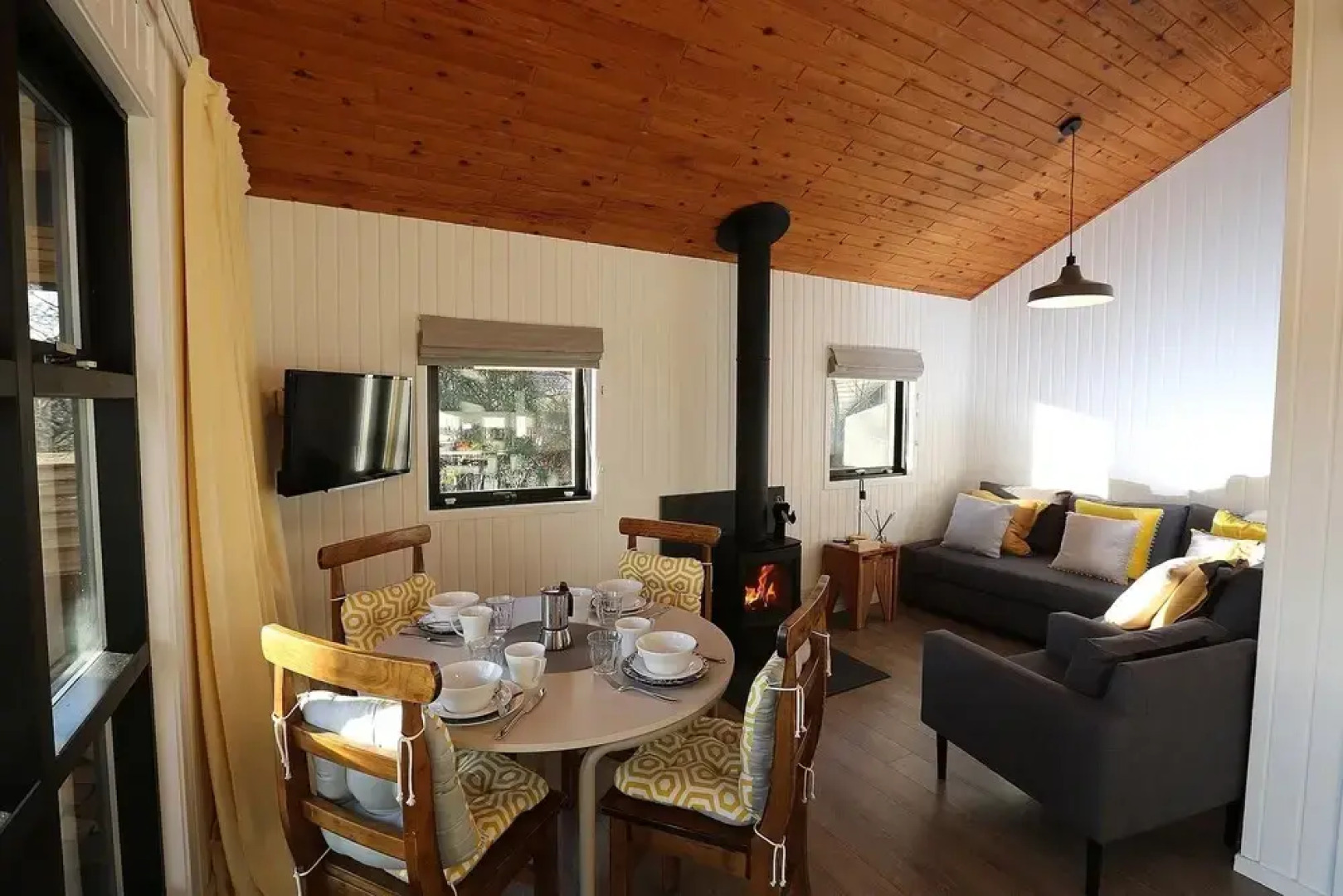Cosy Modern Nordic Lodge w/ Loch View & Log Burner