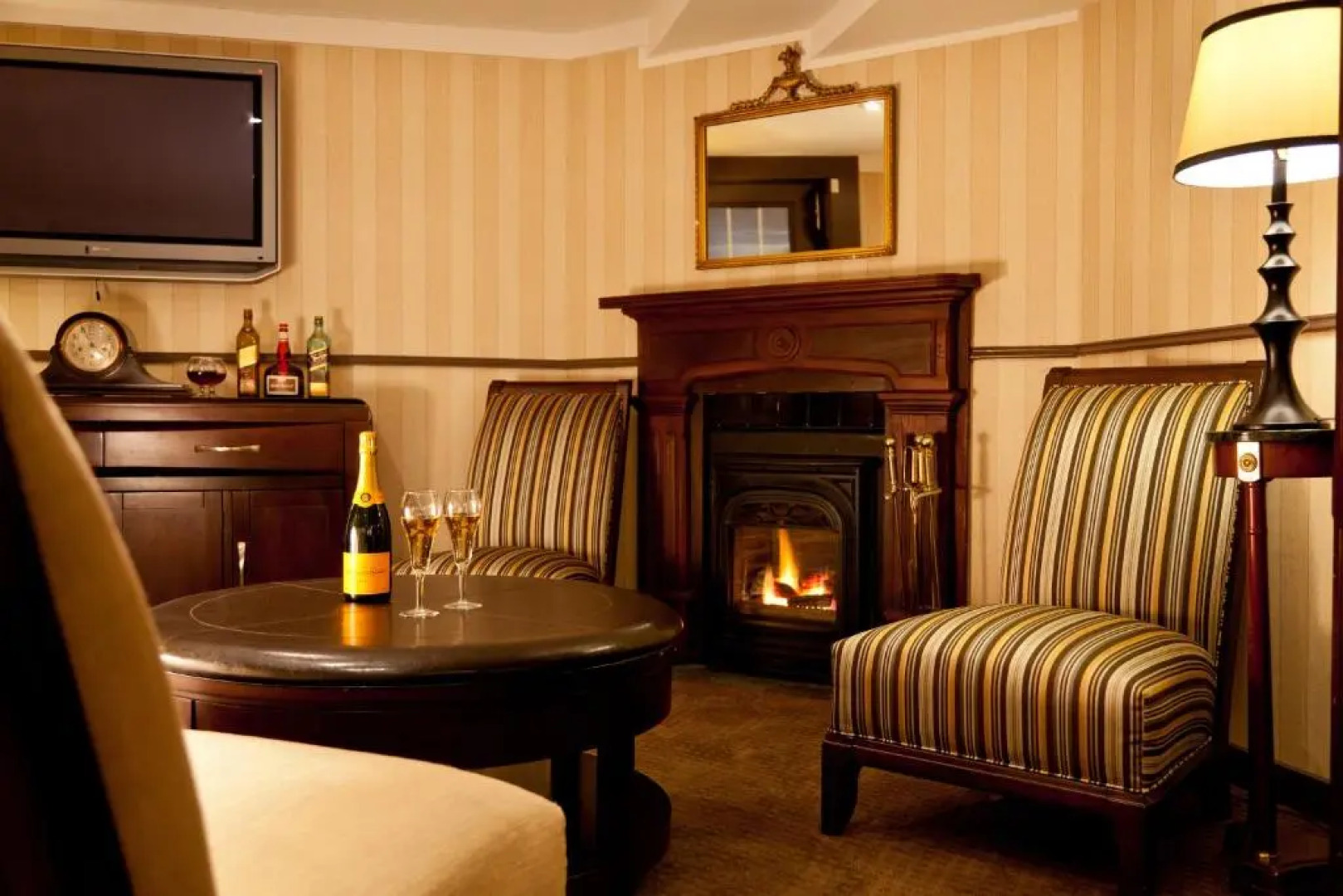 Crowne Pointe Historic Inn & Spa - Adults Only