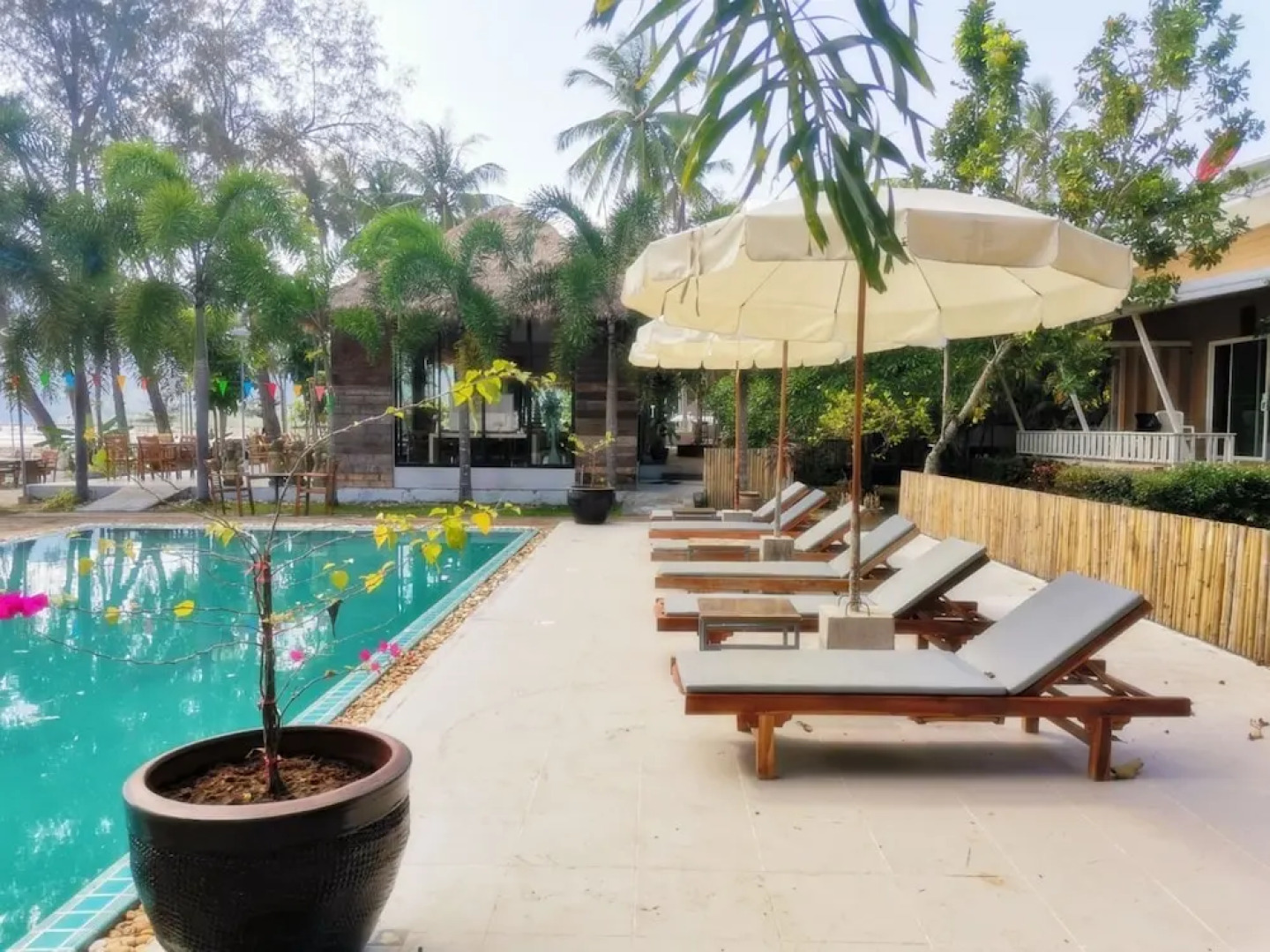 Villa Cha-Cha Krabi Beachfront Resort