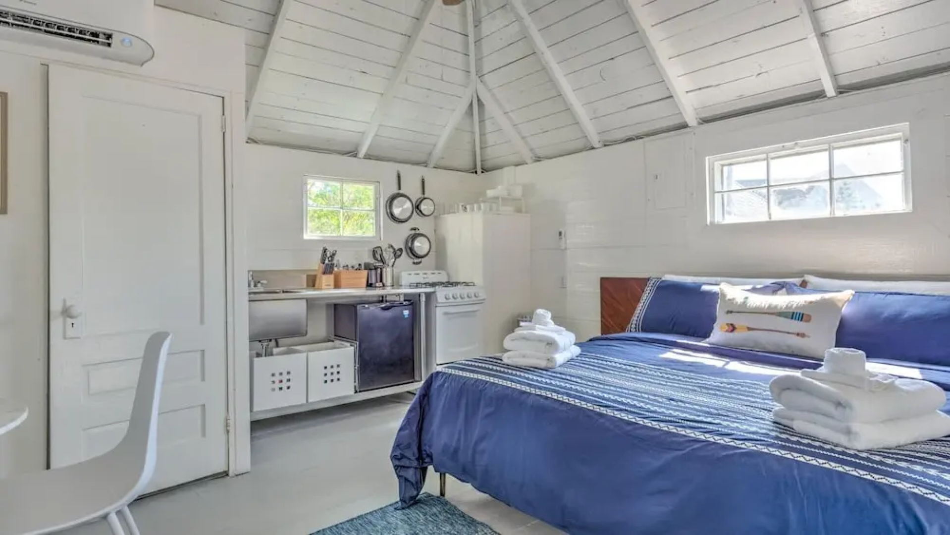 Bungalow 1 - 1br, Water View