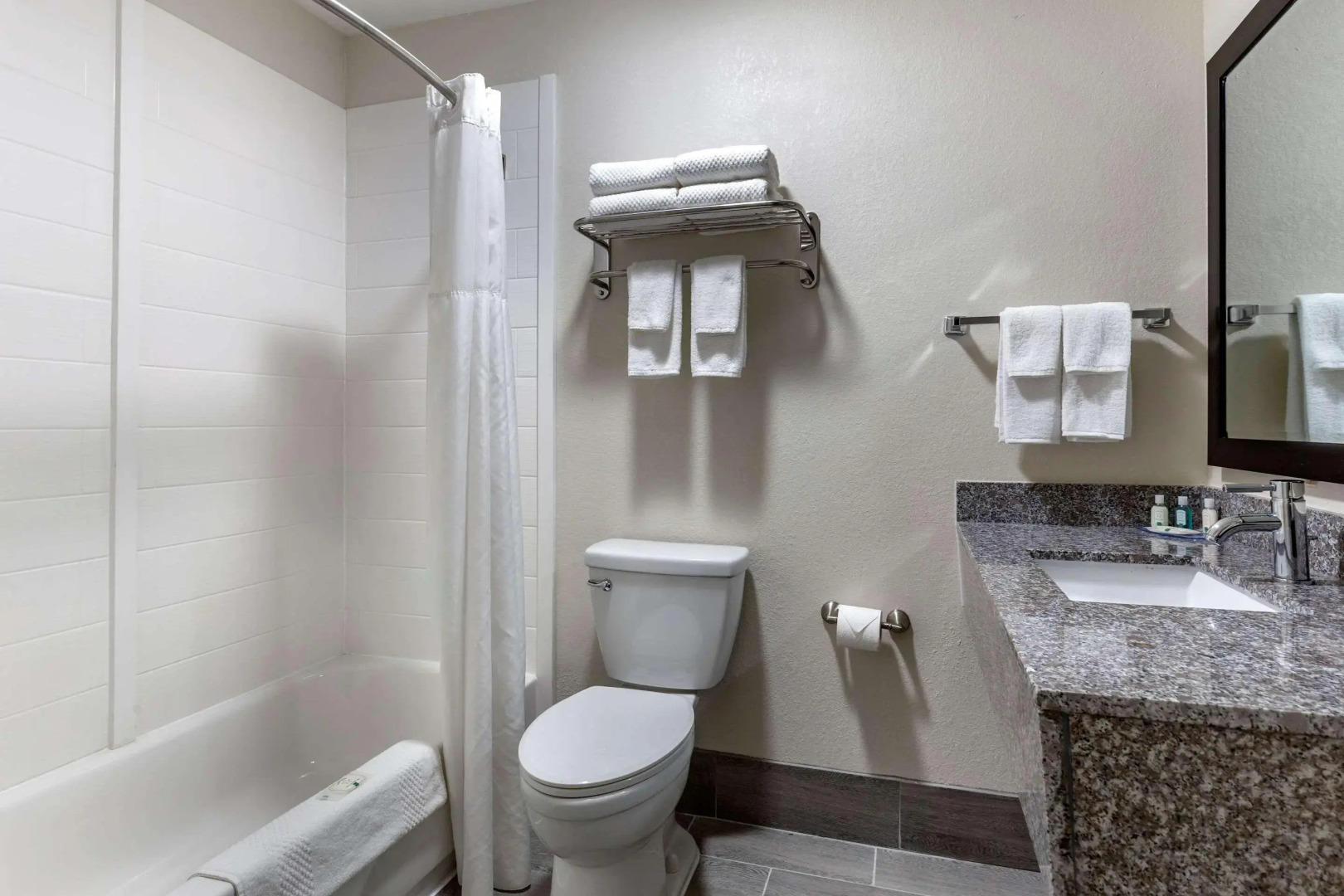 Quality Inn & Suites Spring Lake - Fayetteville Near Fort Liberty