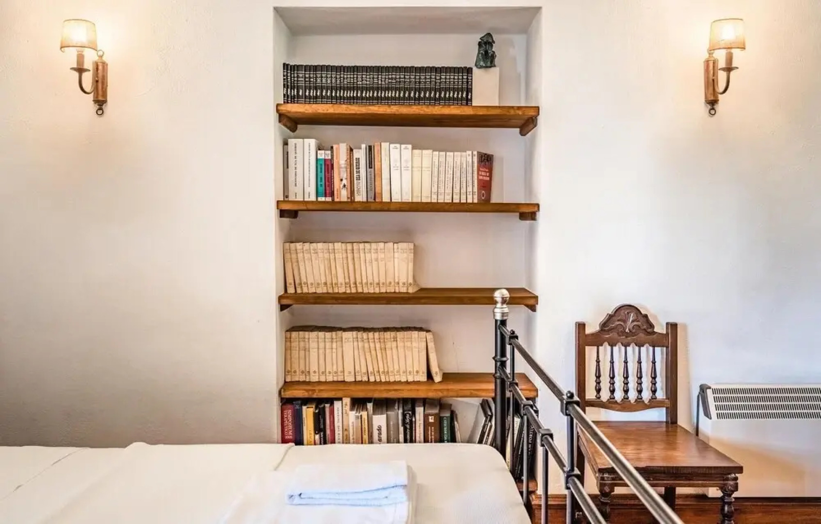 Beautiful Home in Grândola With Wifi and 4 Bedrooms