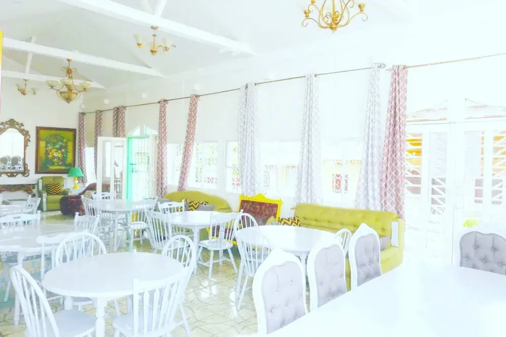 Hotel Ivania's