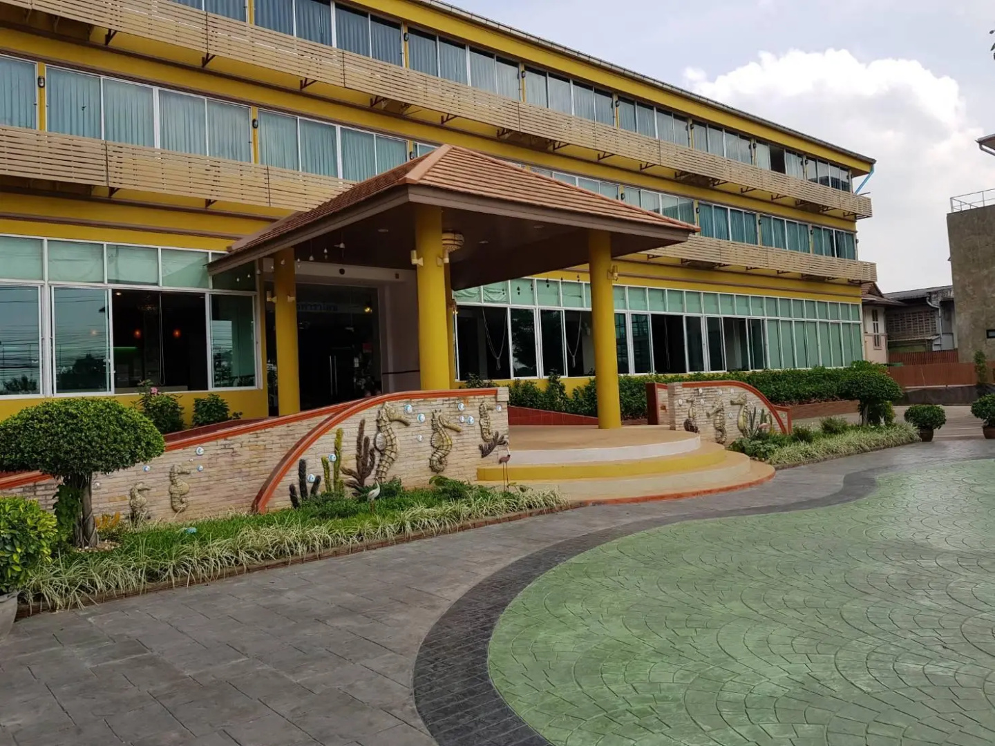 Sea Paradise Hotel