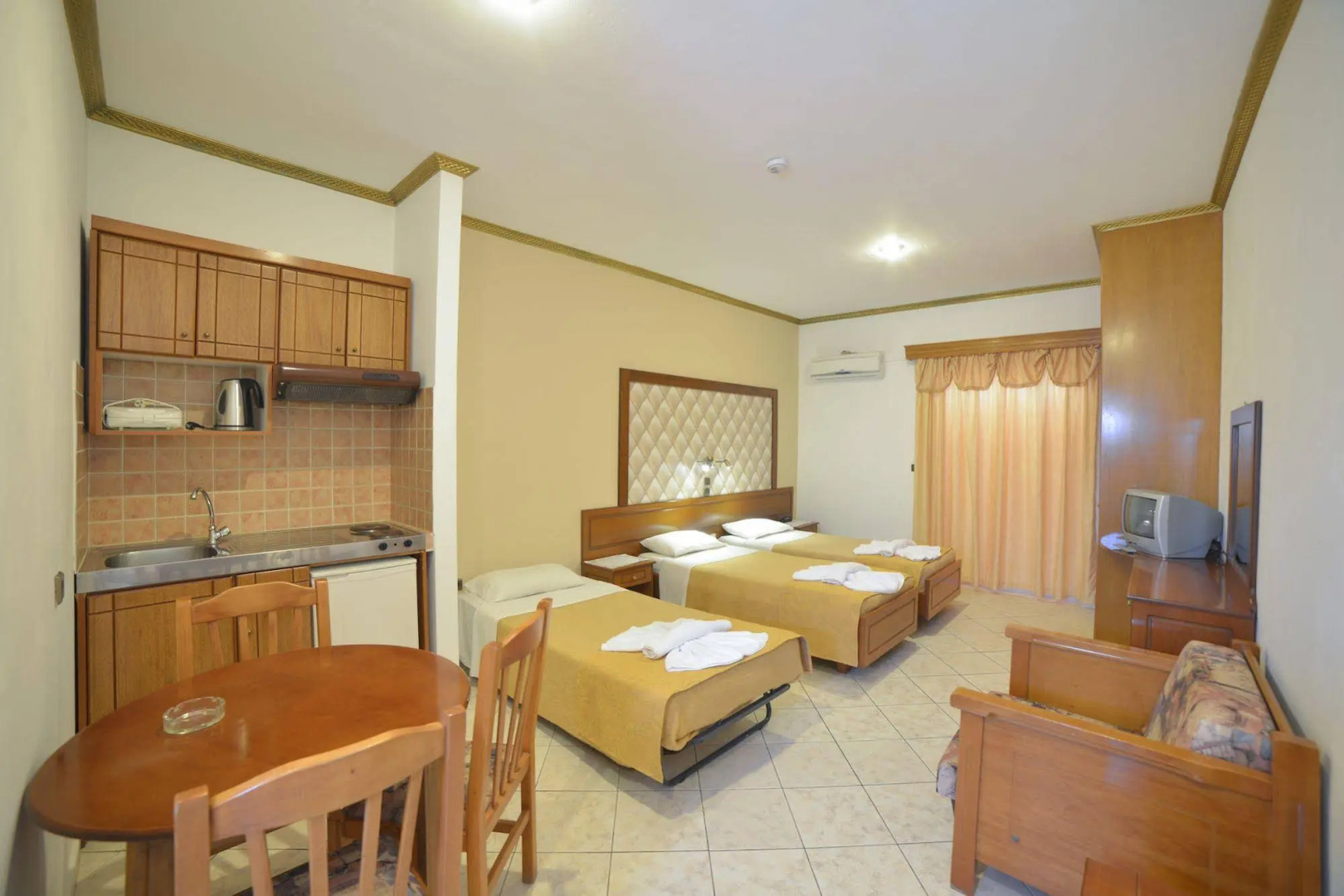 Angelina Hotel & Apartments