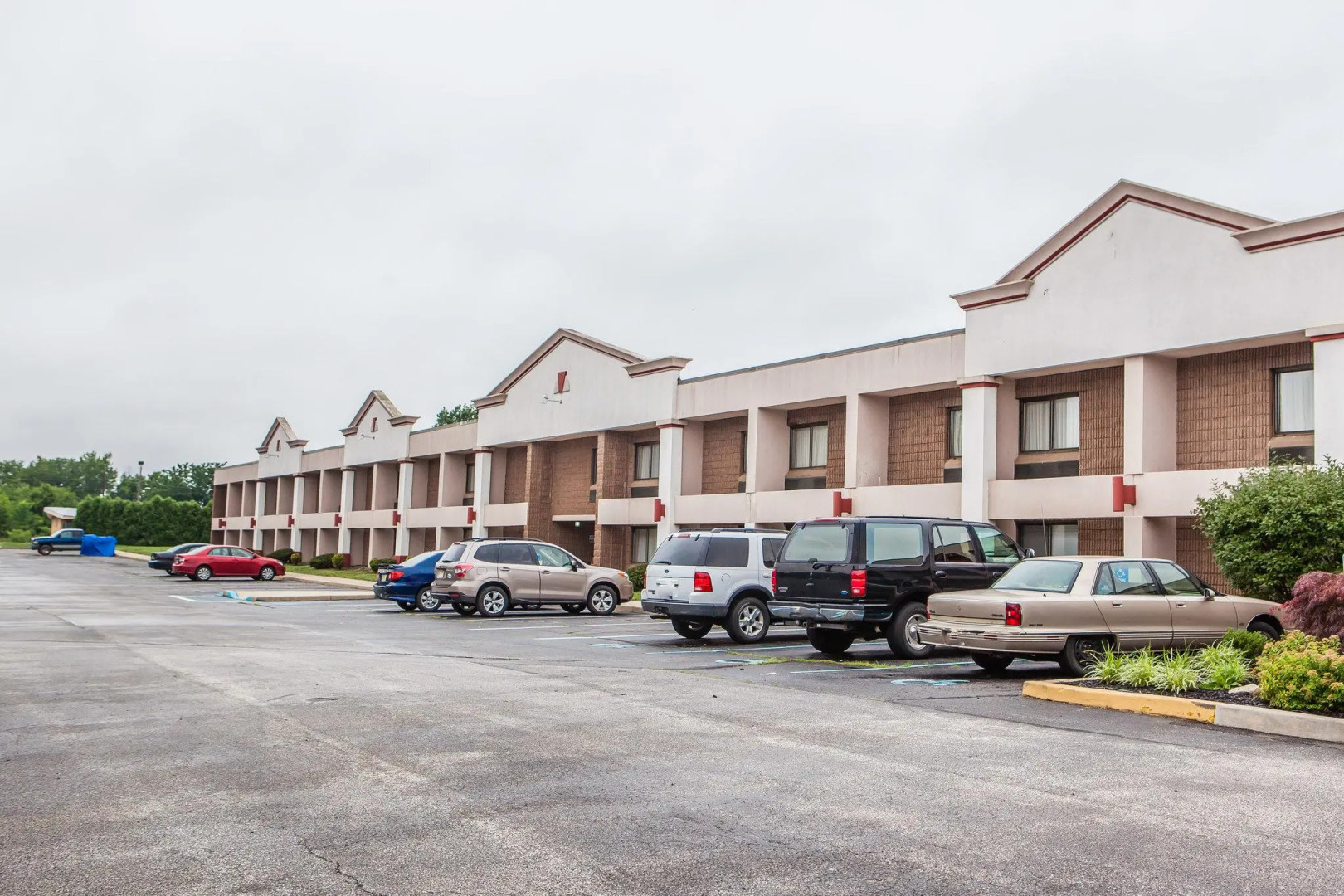 Red Roof Inn & Suites Mt Holly - McGuire AFB