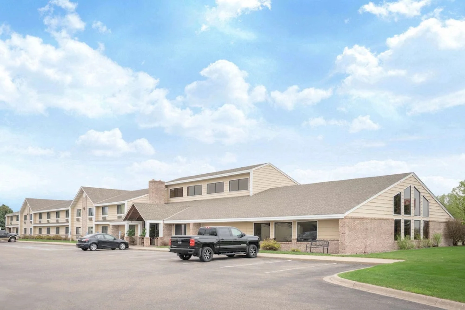 Baymont Inn & Suites Lakeville