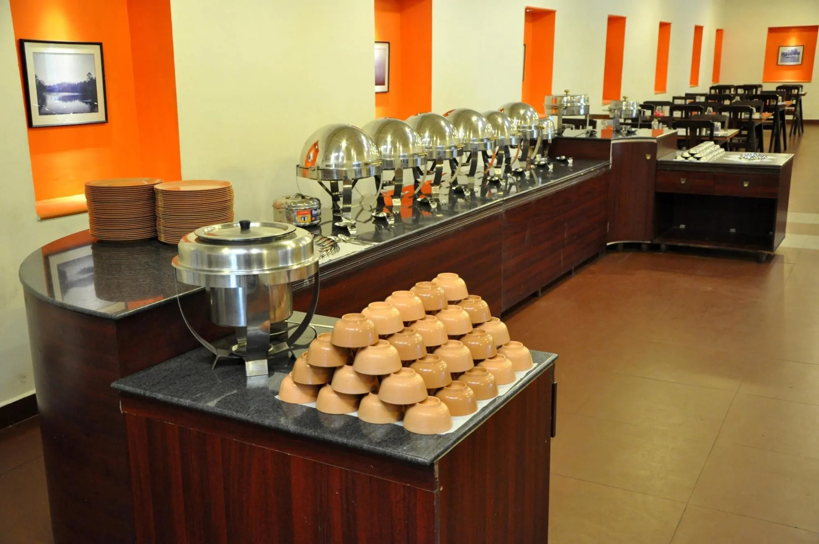 OYO Premium Golf Club Road