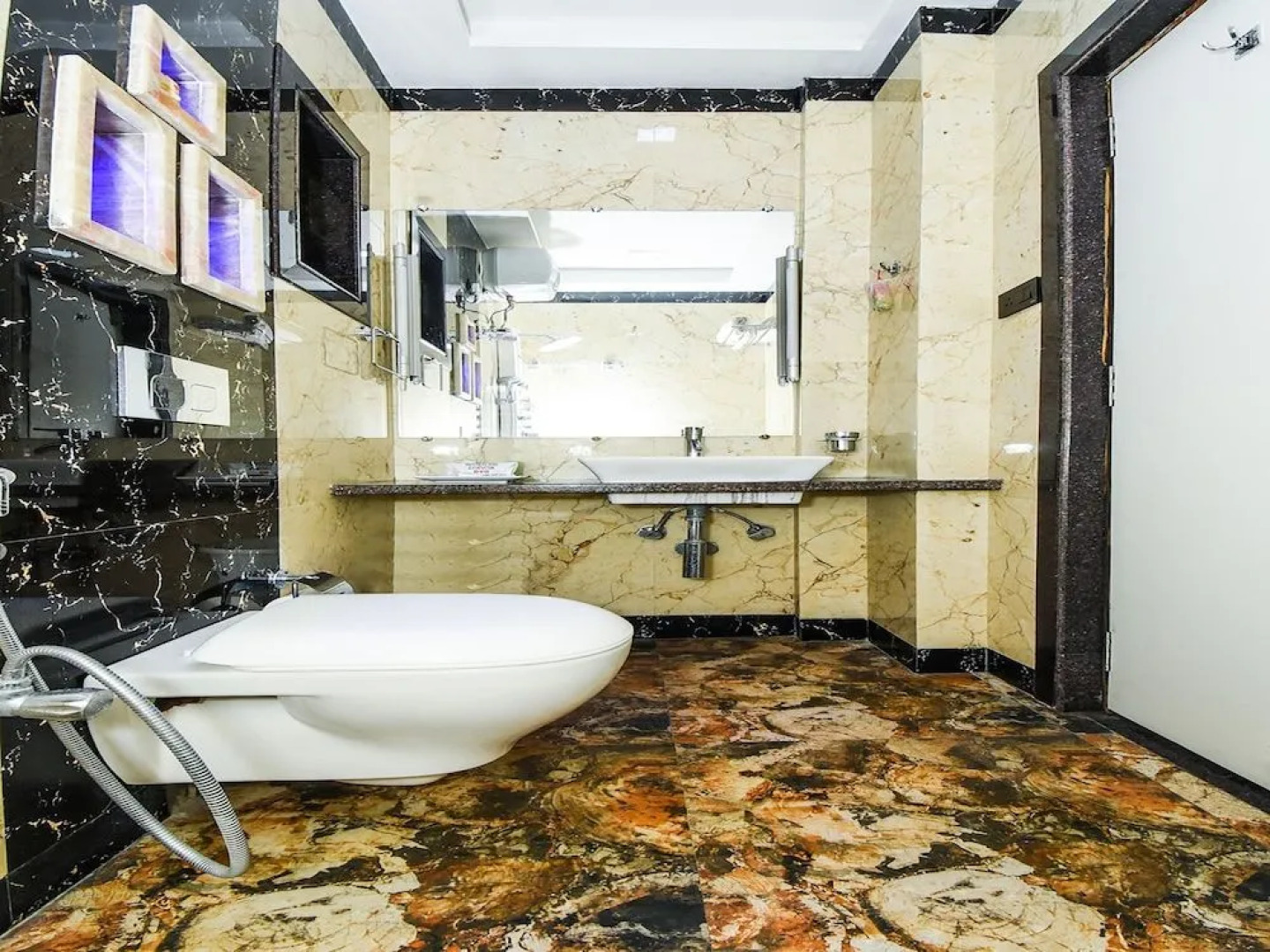 Oyo 42636 Zest Damodar Garh