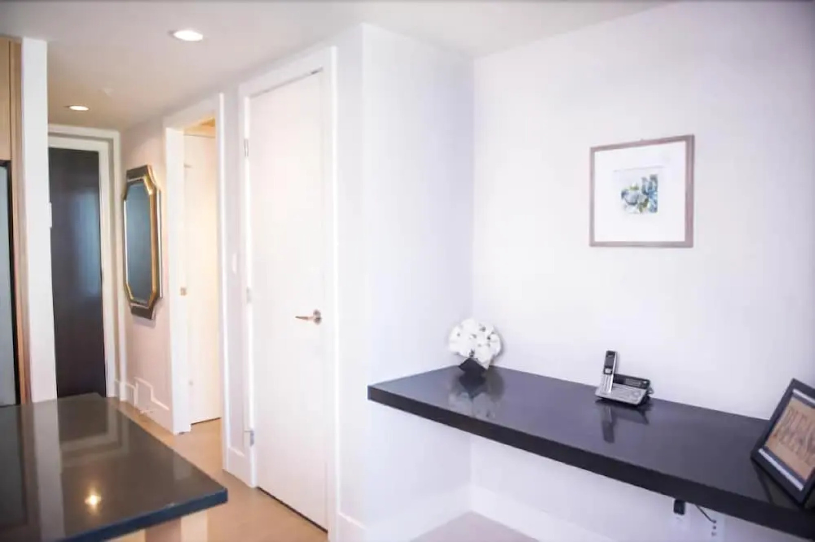 Executive Suites by Roseman - Luna