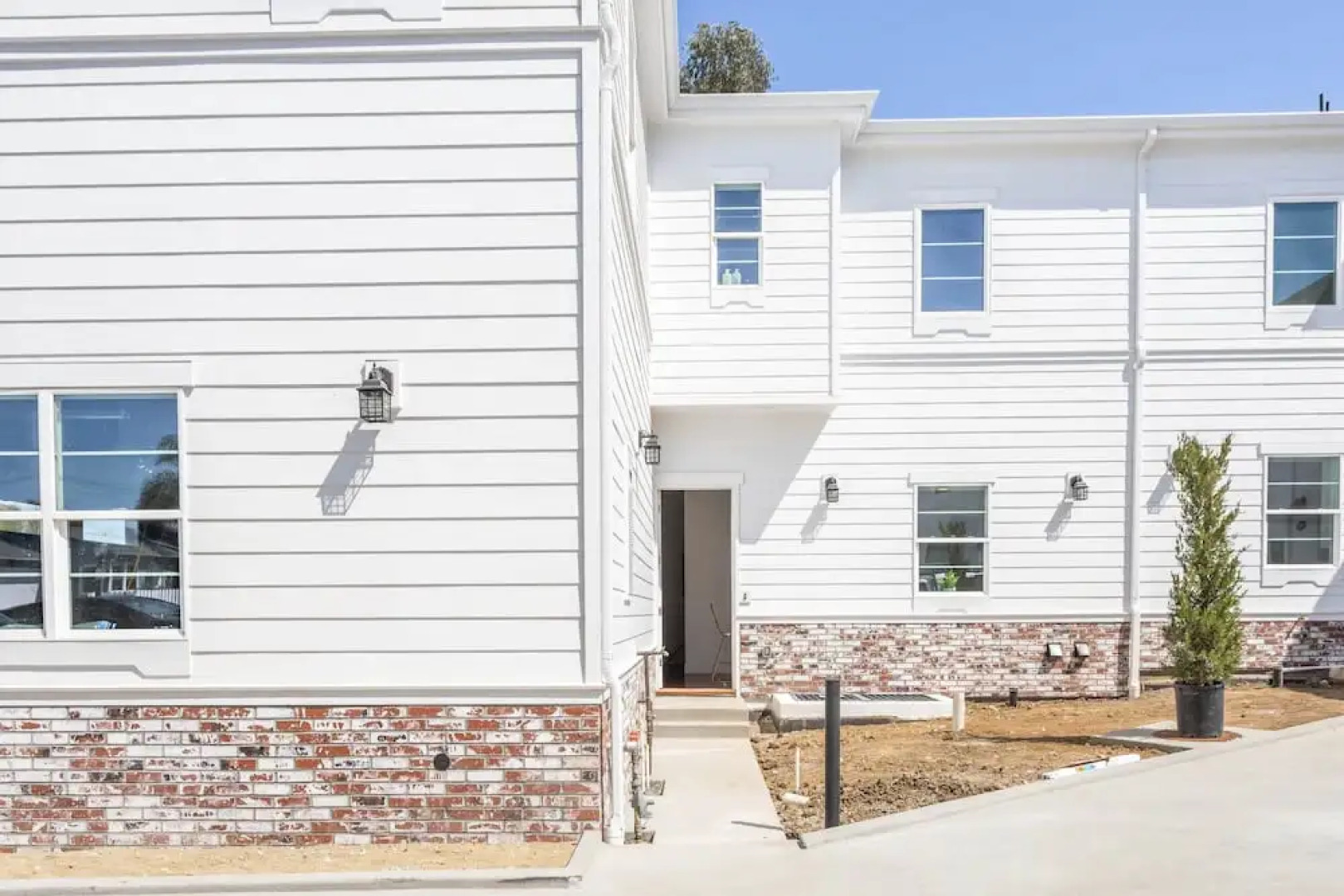 Ince by Avantstay 100 Meters to Amazon Studios