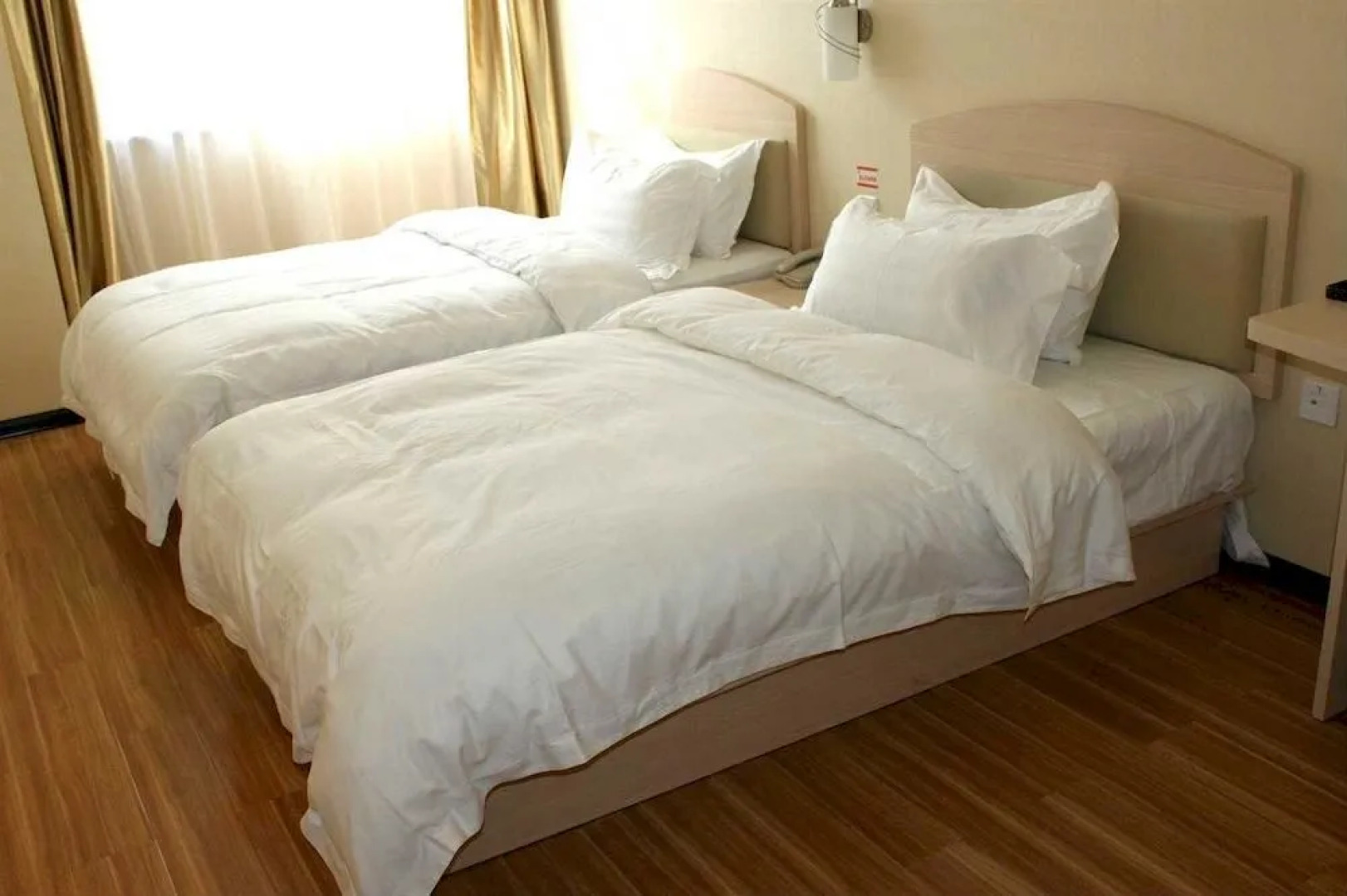 Yiyi Hot Business Hotel