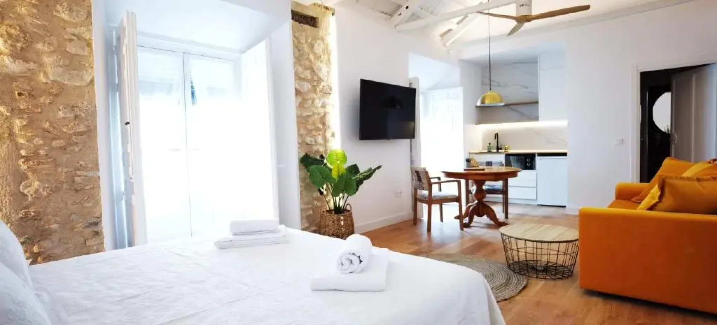 MANZANO PALACE. Habitaciones y Suites 30 m2 en la Plaza Mayor