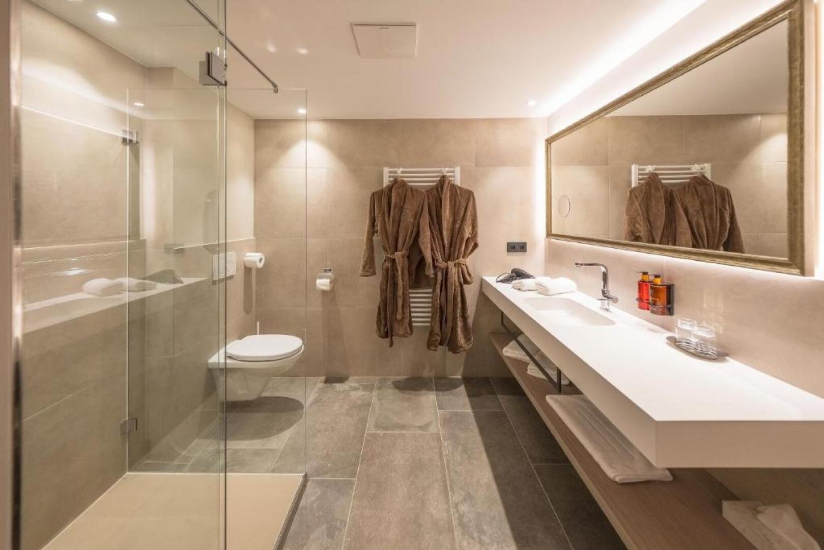 Hotel Vier - Studios & Restaurant