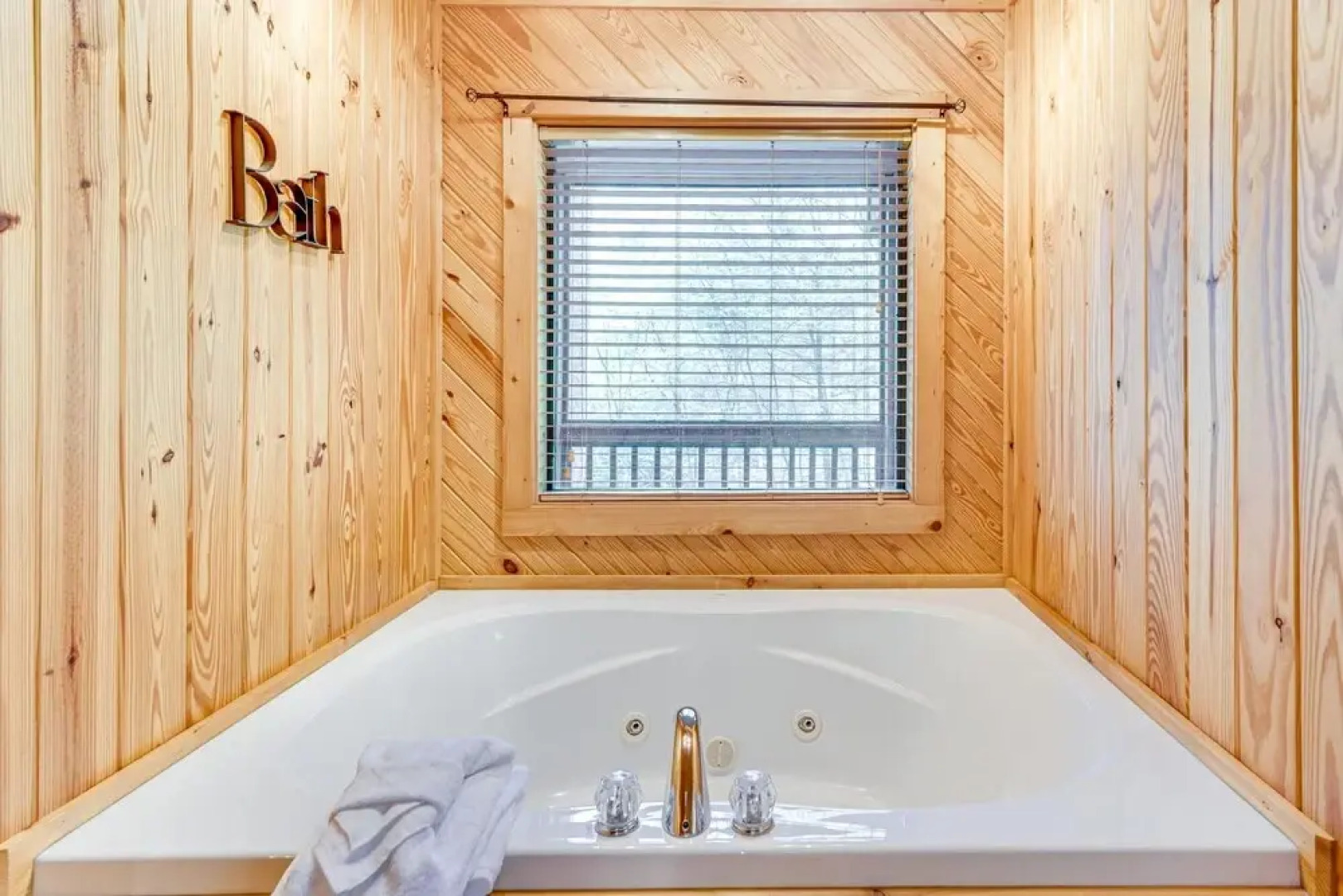 Sage Grass Retreat Wears Valley Cabin w Hot Tub Game Room Wraparound Deck