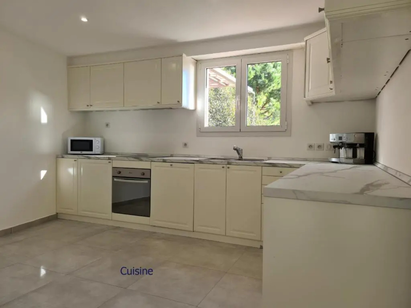 Luxurious penthouse with magnificent views over the bay of Menton 10 Peoples