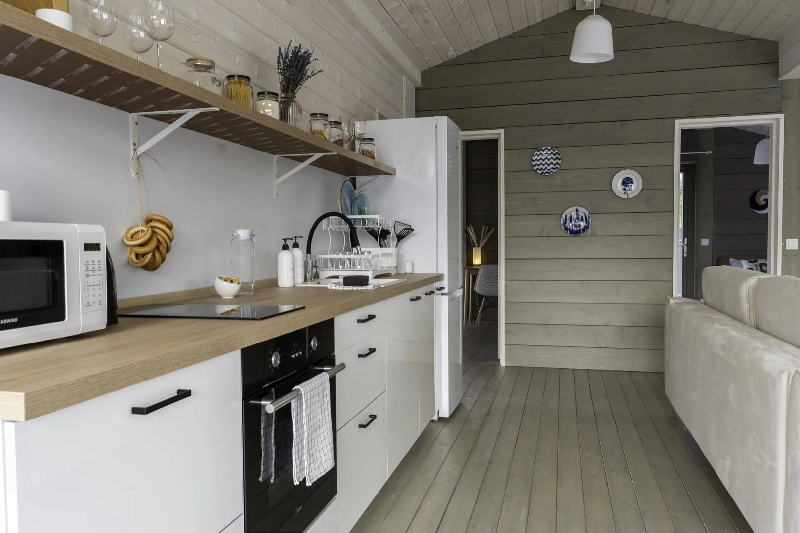 Дом под соснами