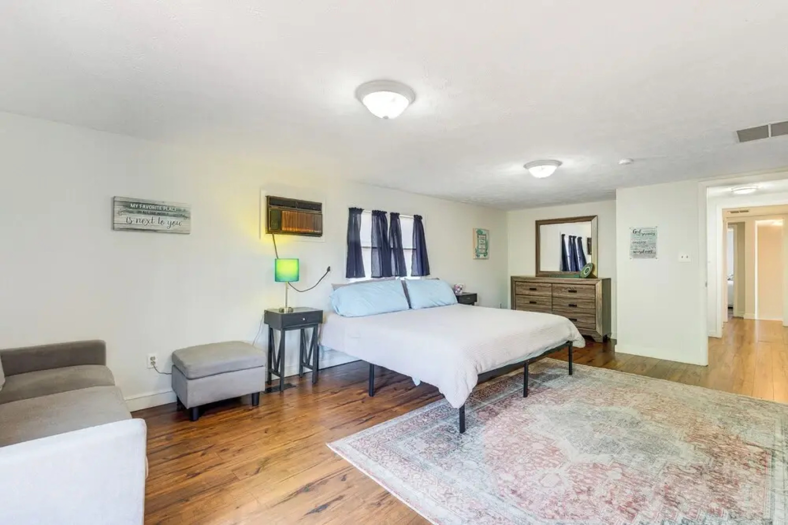 Adorable Cottage: Fire Pit, Walk to Colonial Beach