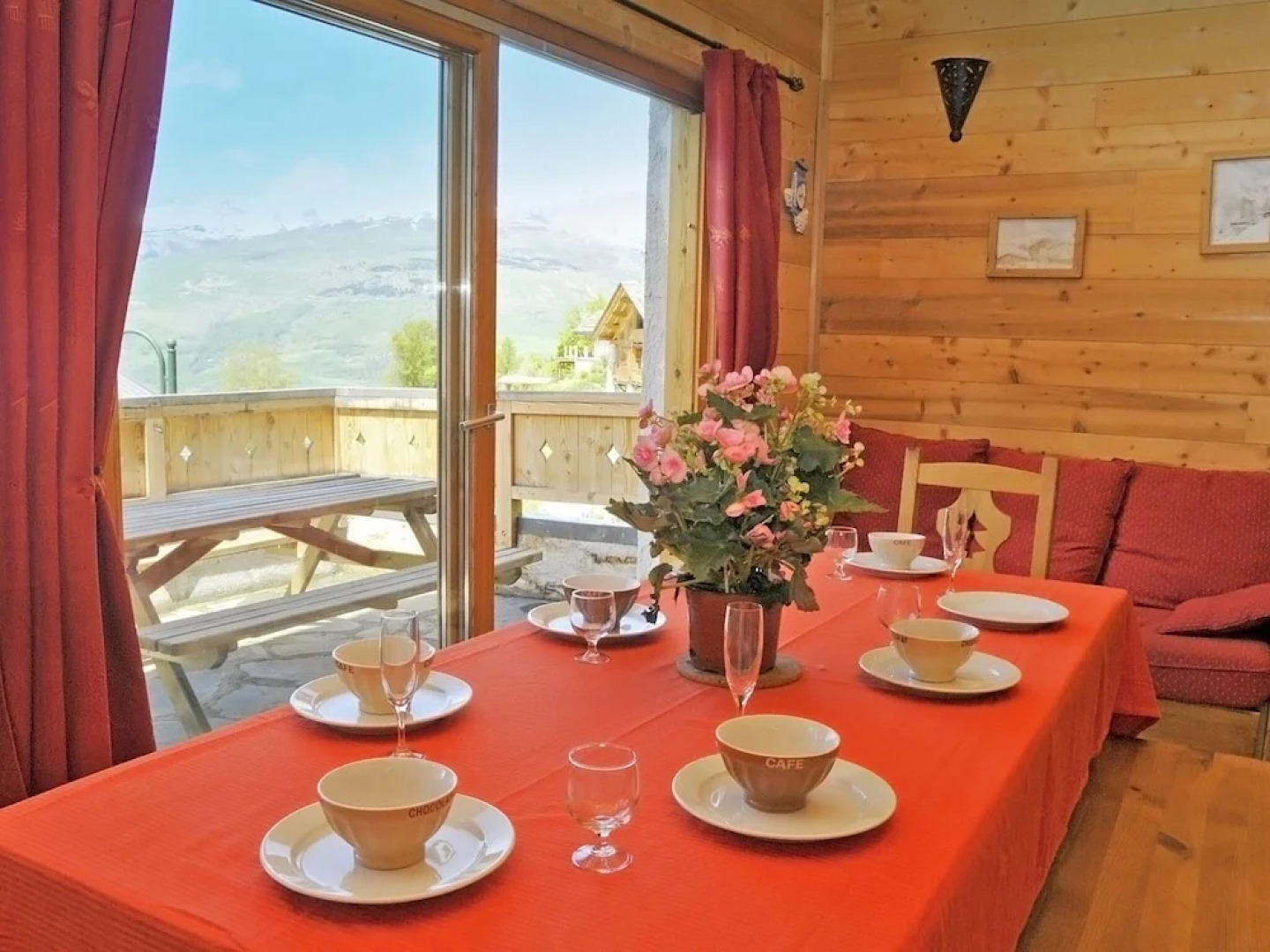 New and Modern Chalet Just 350 m From the ski Lifts
