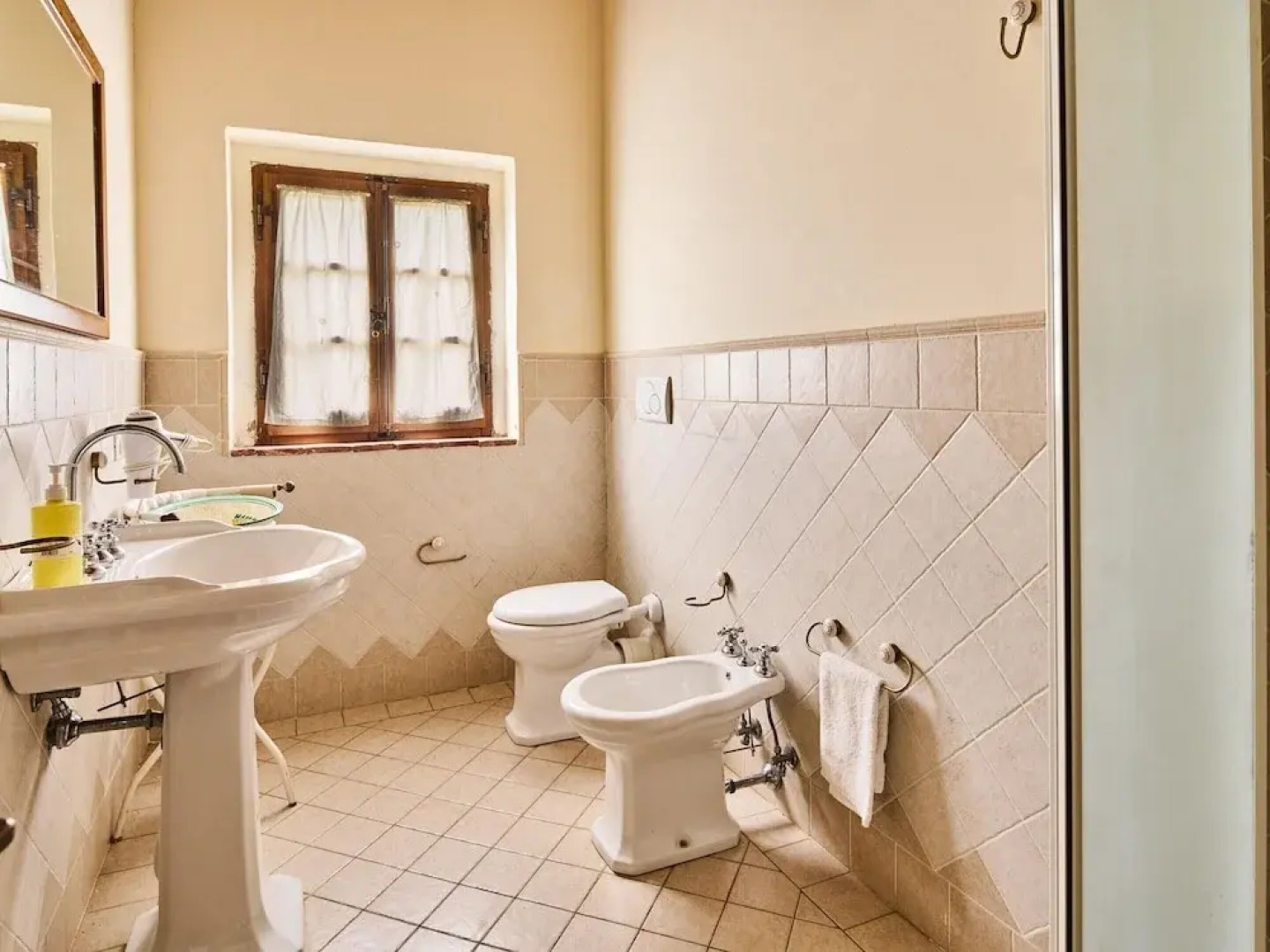 Tranquil Chianti Escape for 4