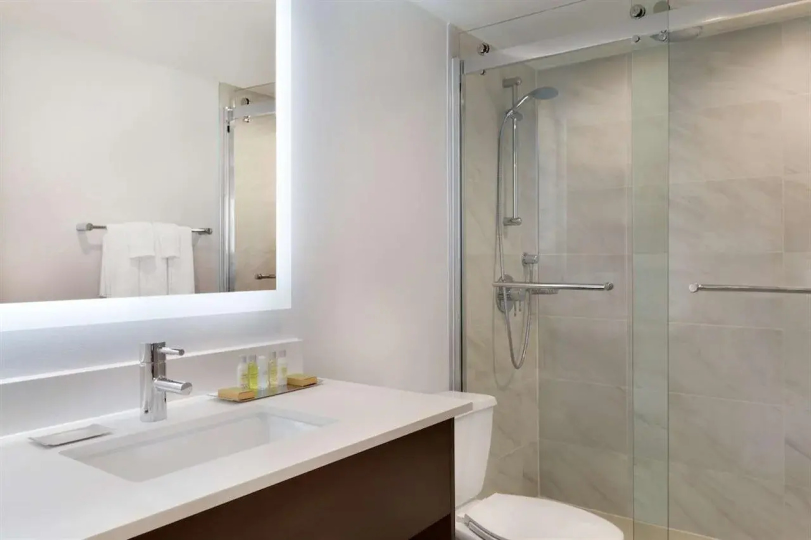 DoubleTree by Hilton Toronto Airport