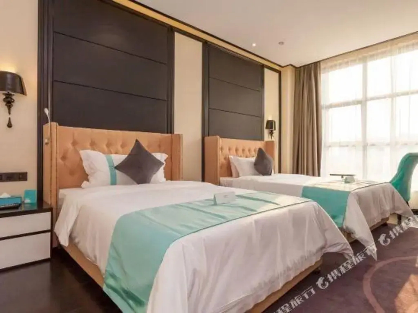 Xana Hotelle Chengdu Railway East Station West Square