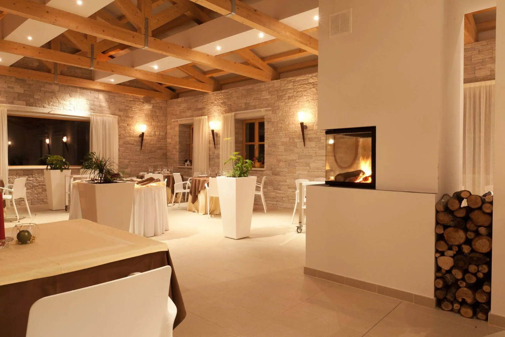 Hotel & Restaurant Velanera