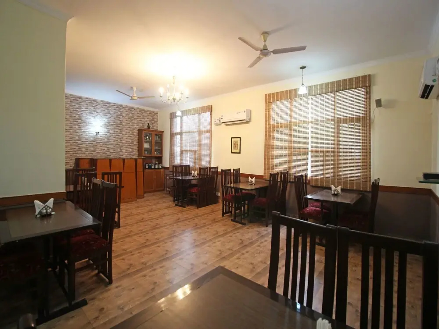 OYO 6977 Hotel Clarks