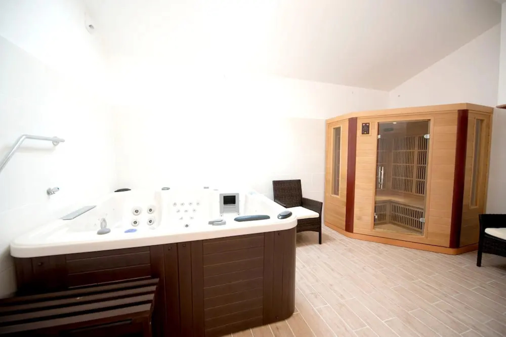 Villa With 3 Bedrooms in Ventenac-cabardès, With Wonderful Mountain View, Private Pool, Enclosed Garden