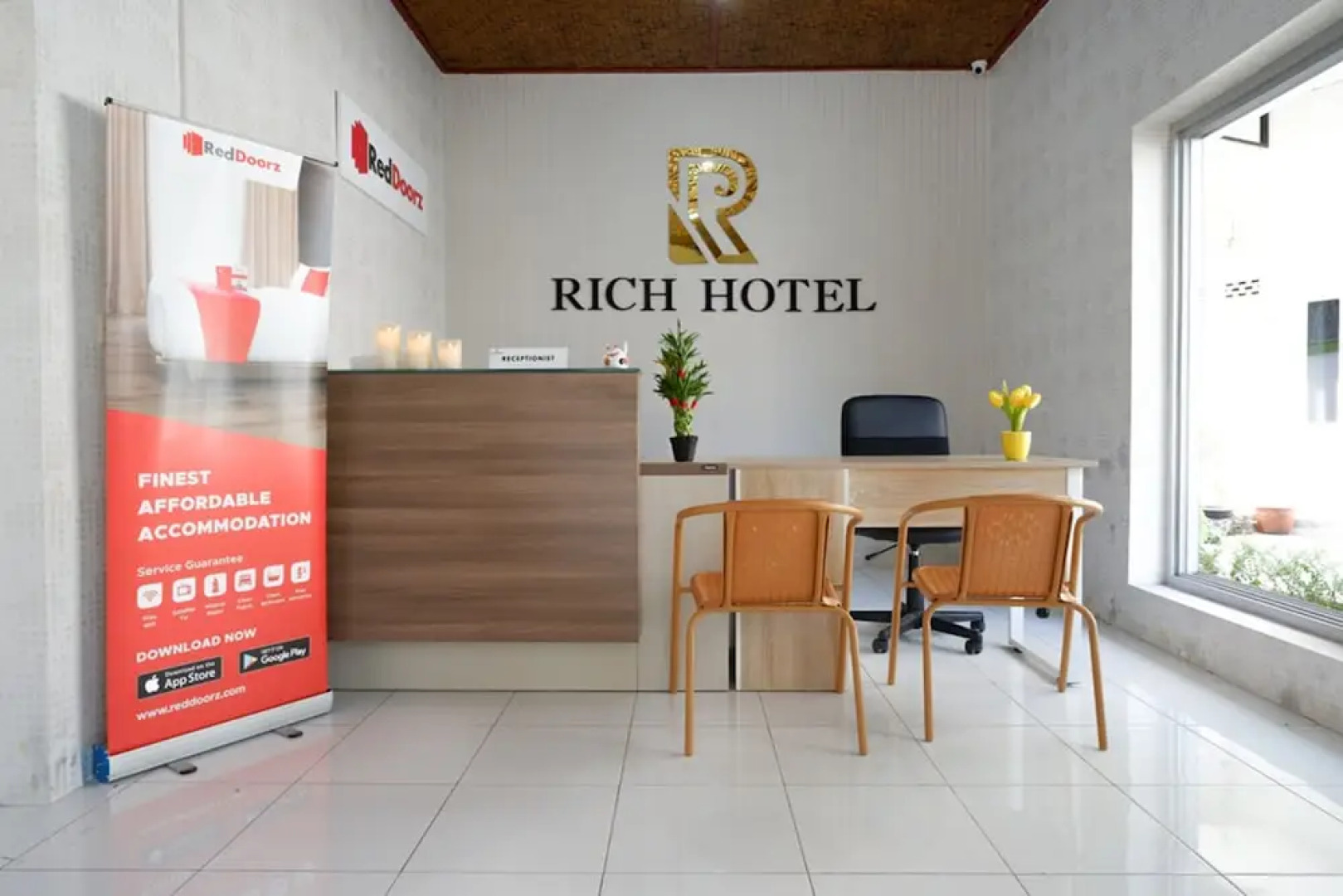 Rich Hotel by RedDoorz