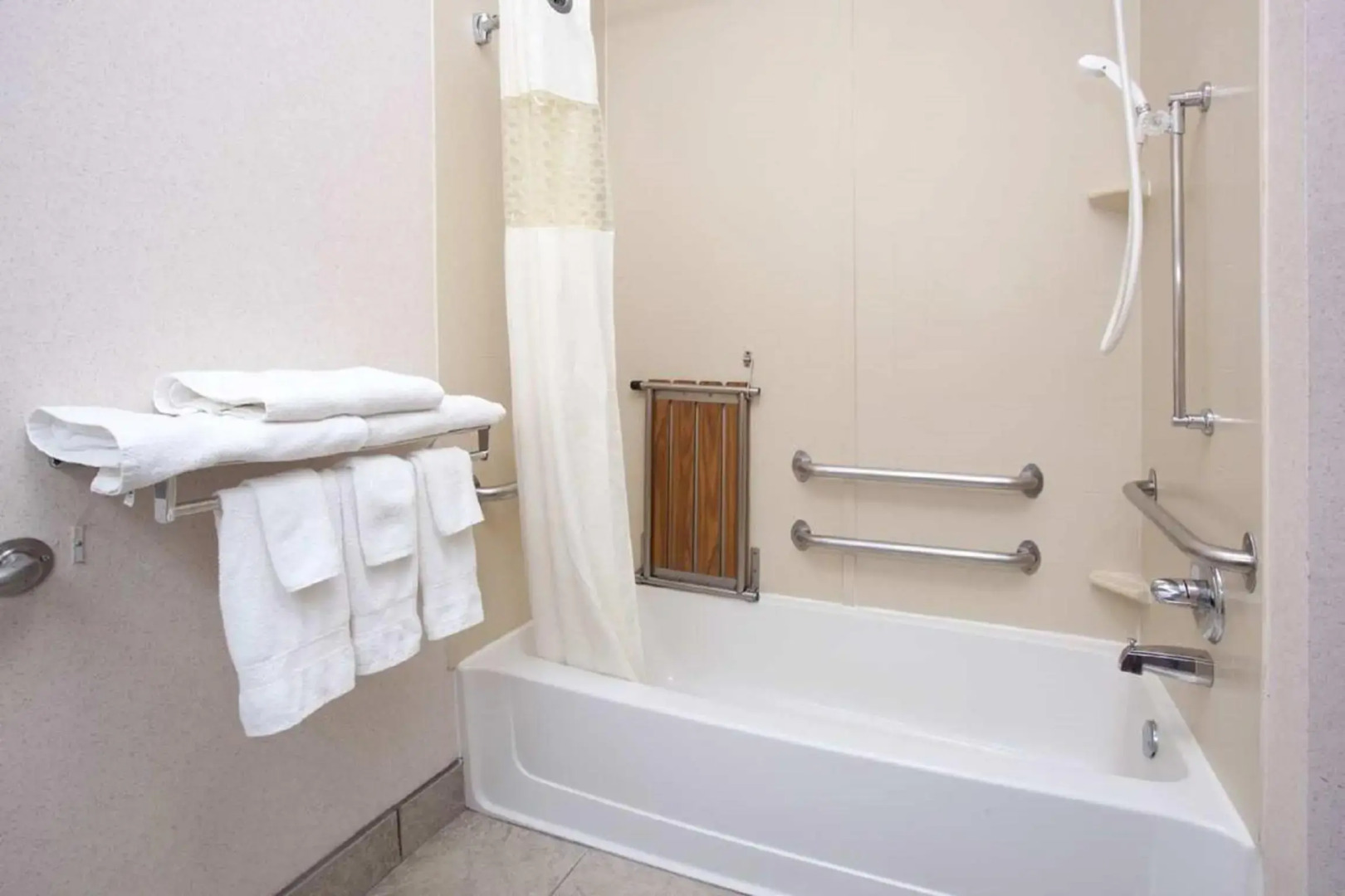 Baymont by Wyndham Thornton