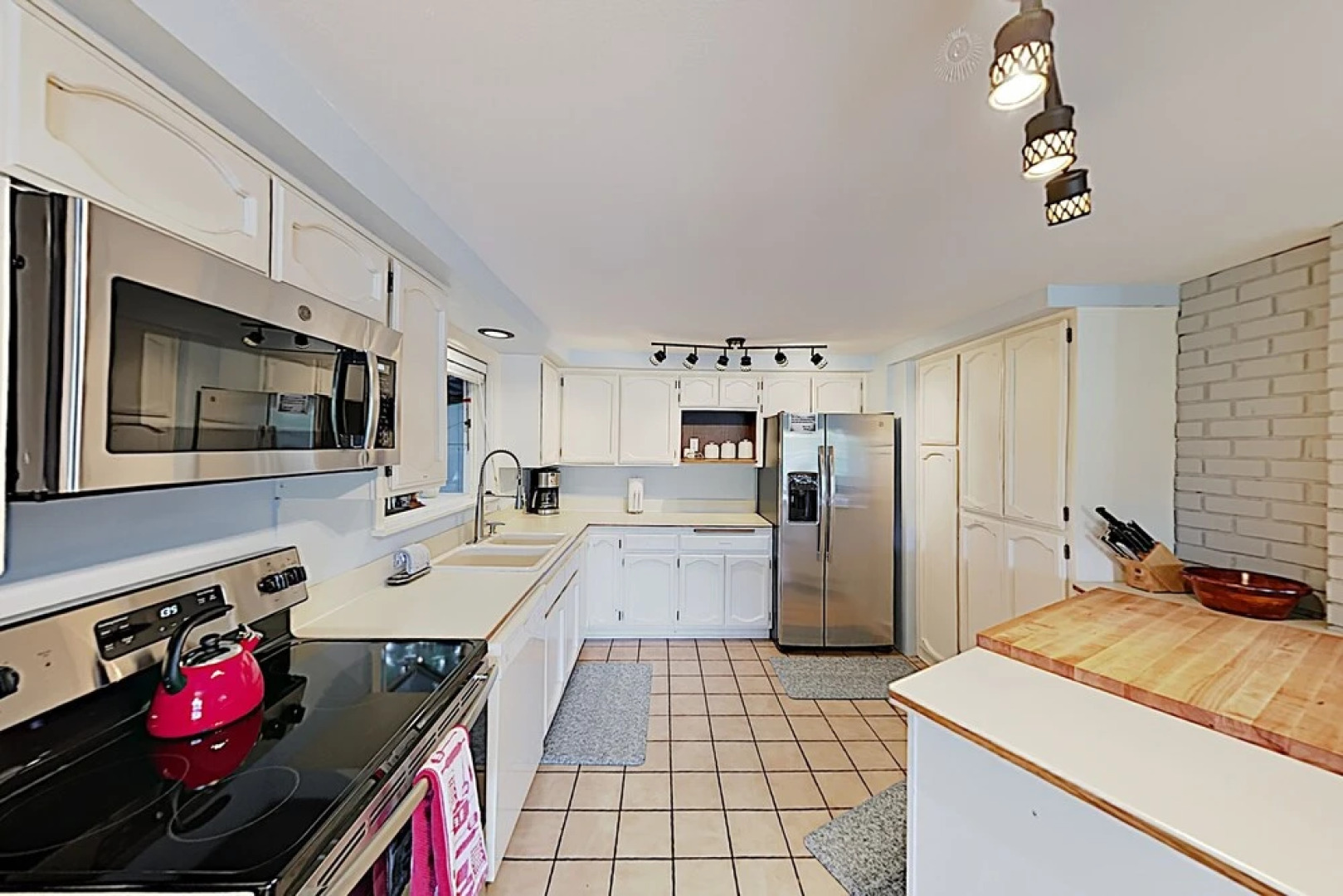 New Listing! Grandpas Lake House W/ Hot Tub 4 Bedroom Home