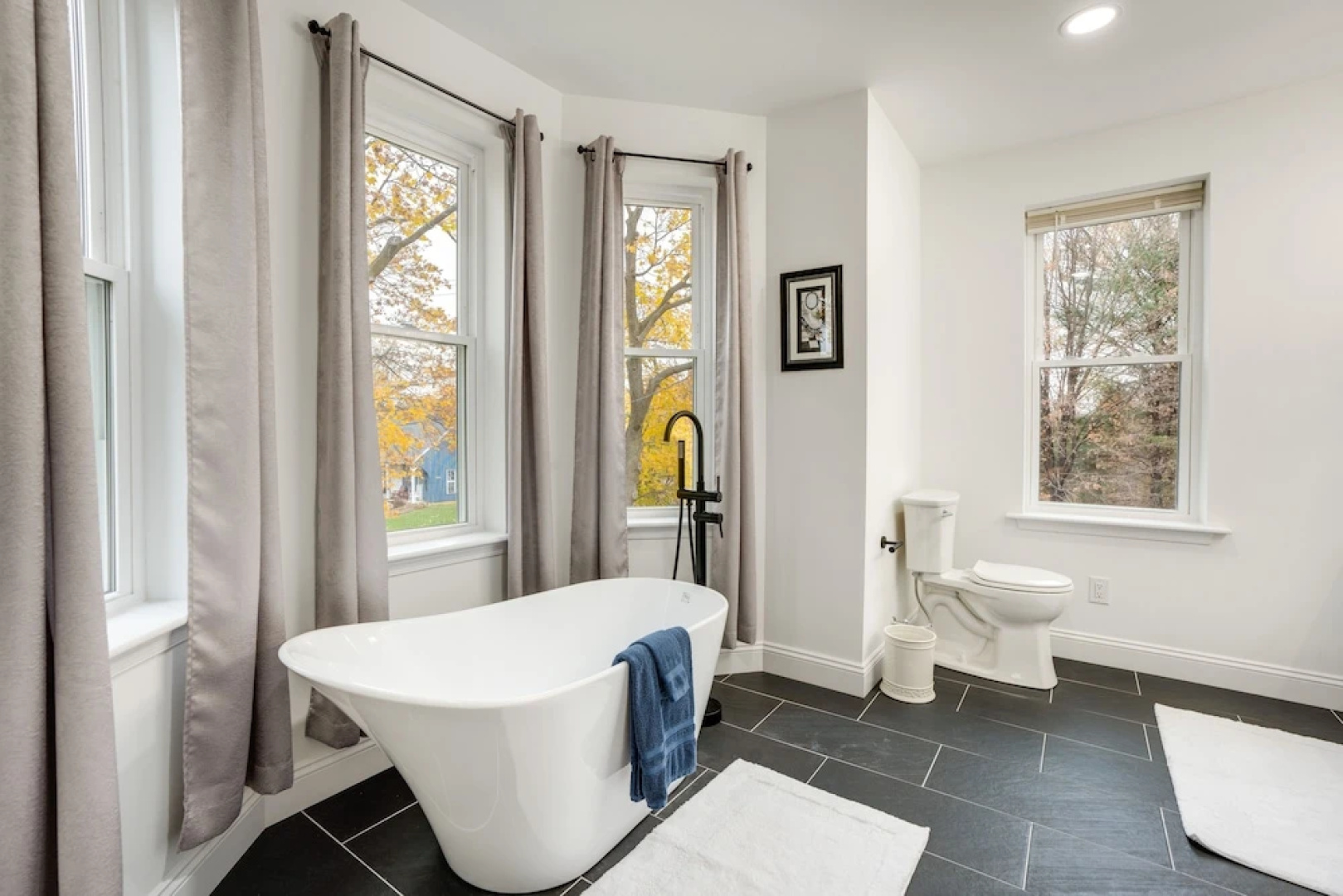 Family-friendly Hatfield Home: 3 Mi to Downtown!