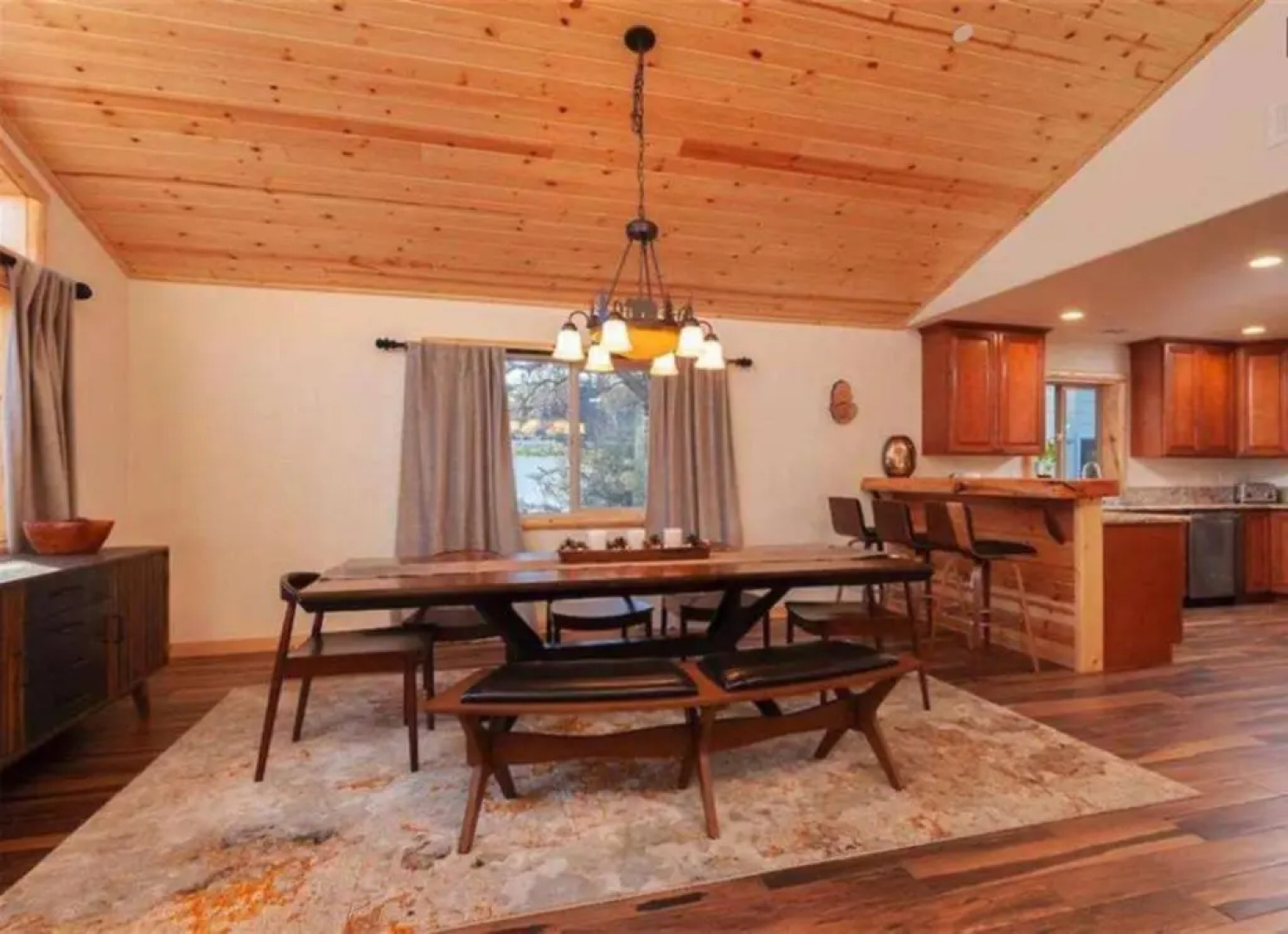 Mountain Air by AvantStay Stunning Log Cabin in Big Bear w Pool Table