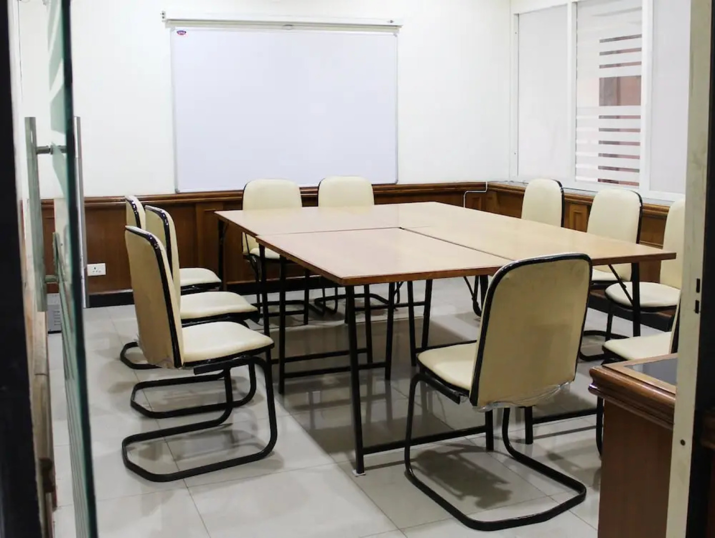 OYO 1818 Hotel Central