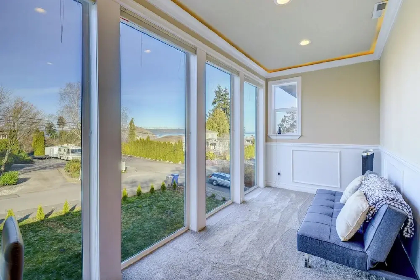 Luxe Federal Way Rental - Walk to the Water!