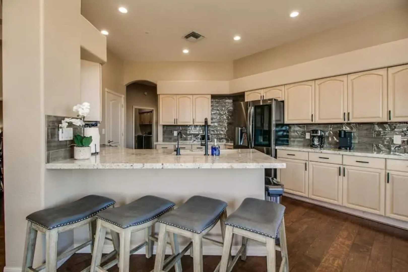 Fabulous 4-Bdrm WBreathtaking Views & Pool