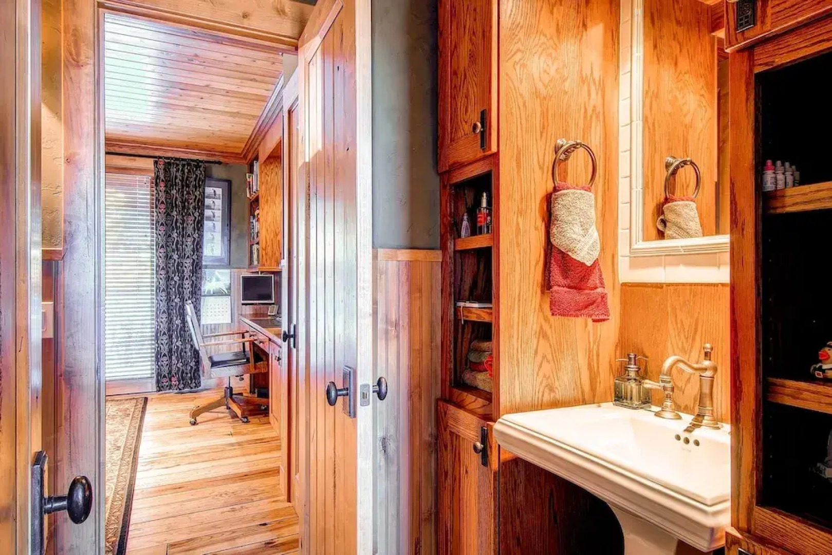 Three Peaks Mountain Lodge 5 Bedroom Home by RedAwning