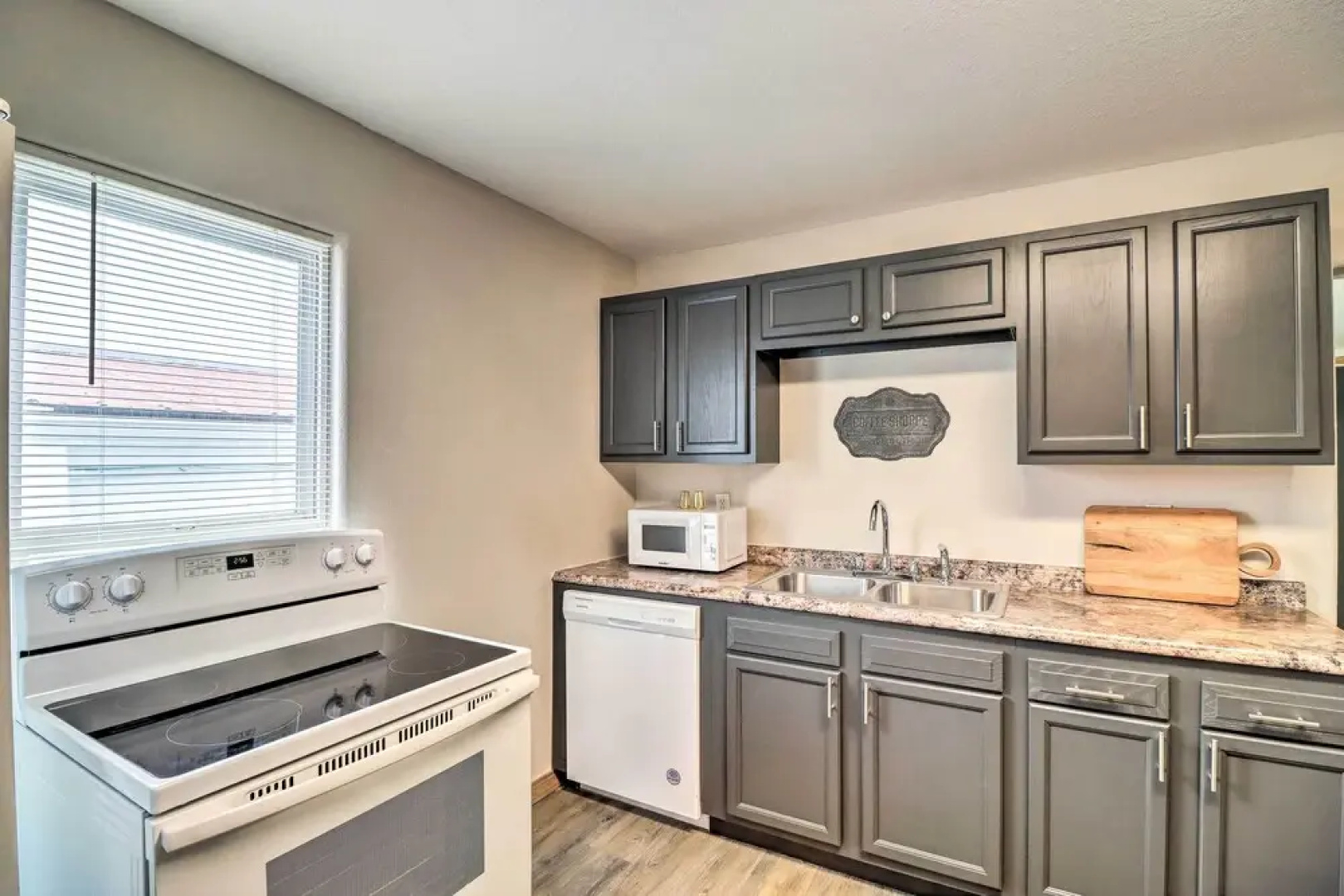 Historic West Plains Home: Walk to MSU + Dtwn