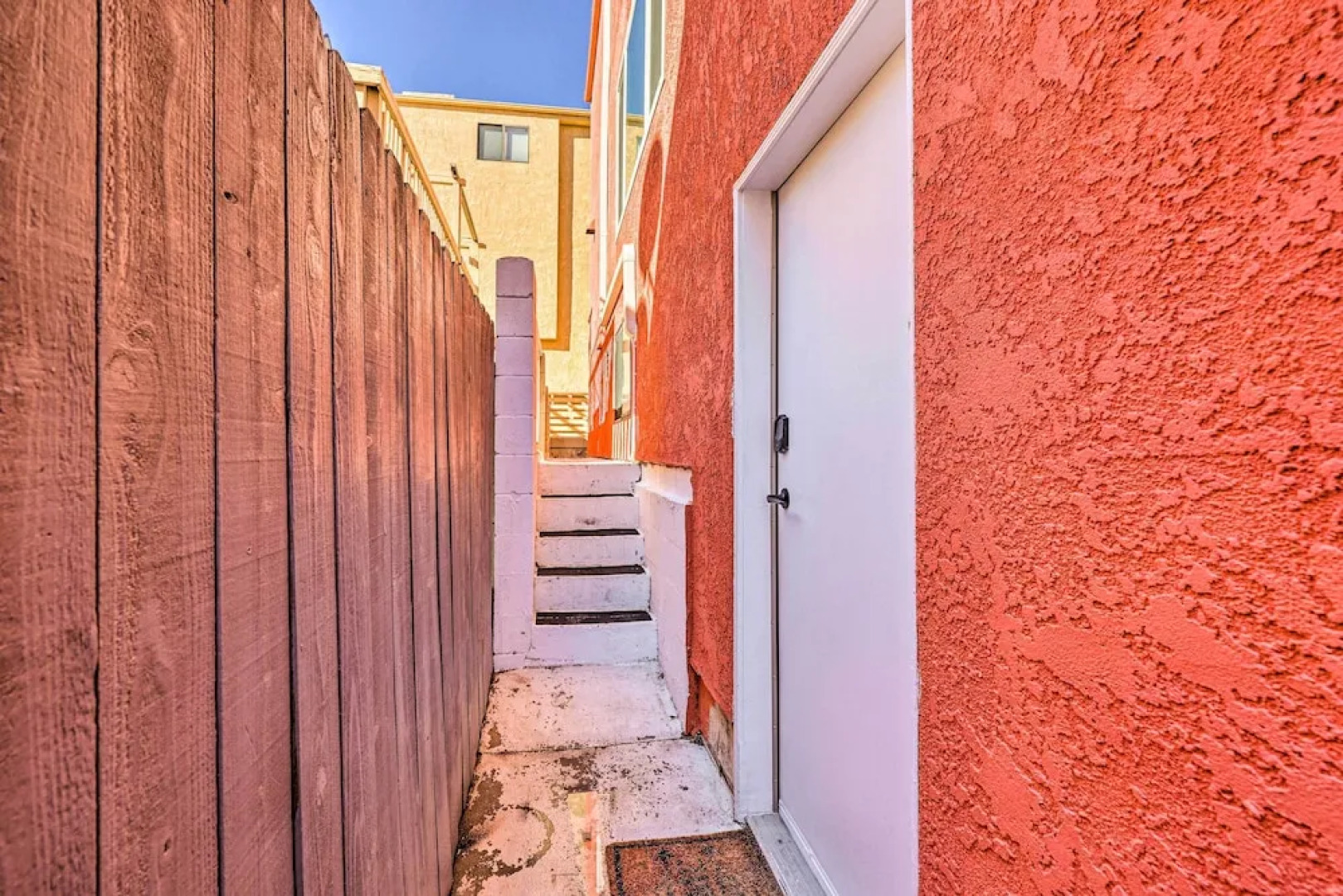 Oxnard Apartment < 1/2 Mi to Beaches!