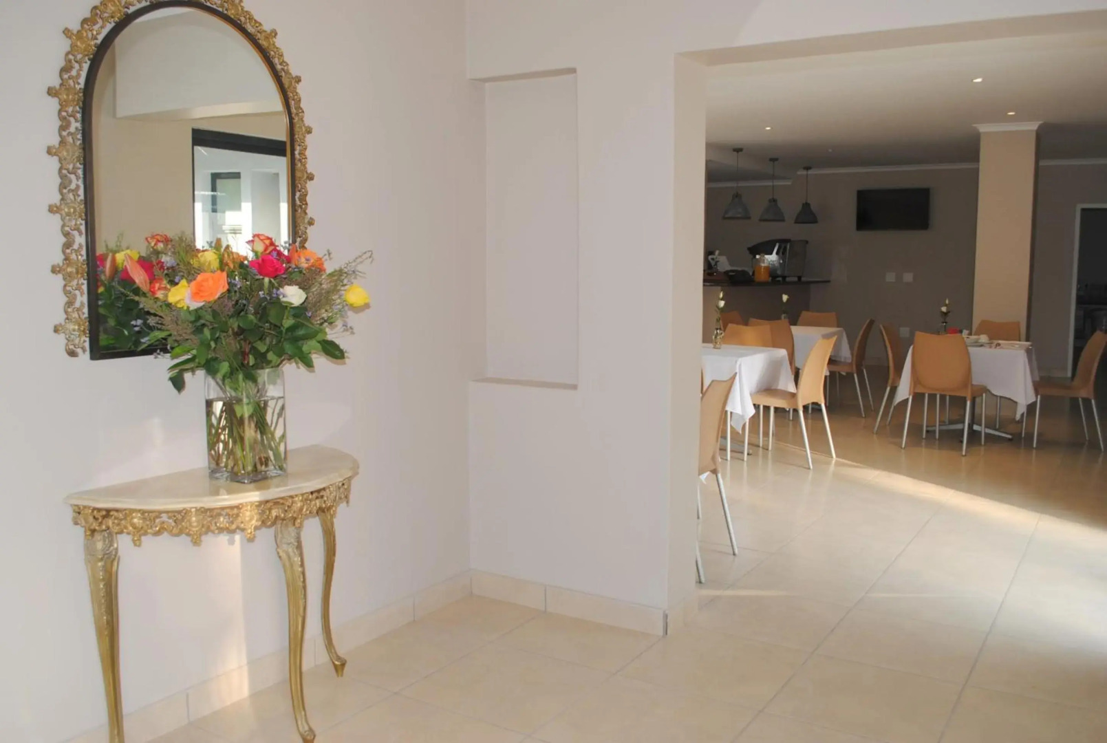 6 on Morris Guest Lodge