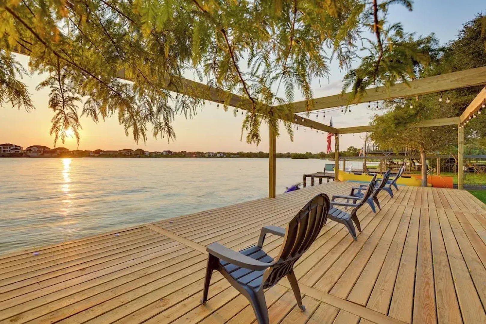Willis Waterfront Home w/ Deck on Lake Conroe!