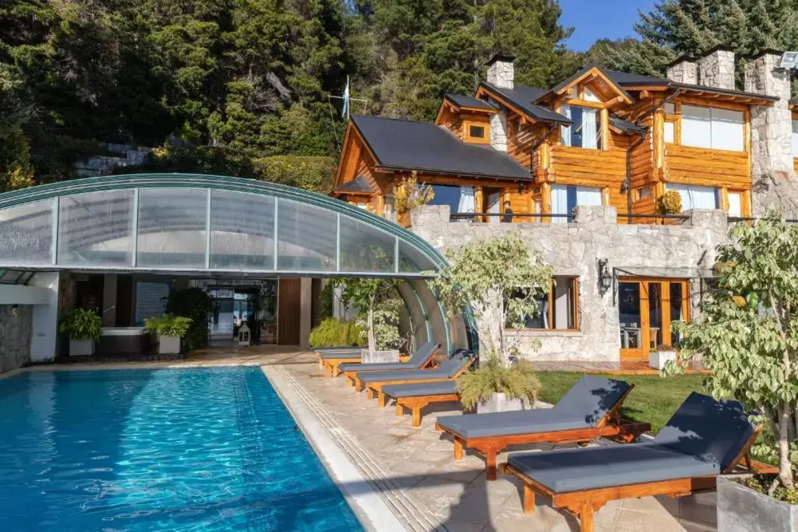 Puerto Pireo Apart Hotel & Cabañas