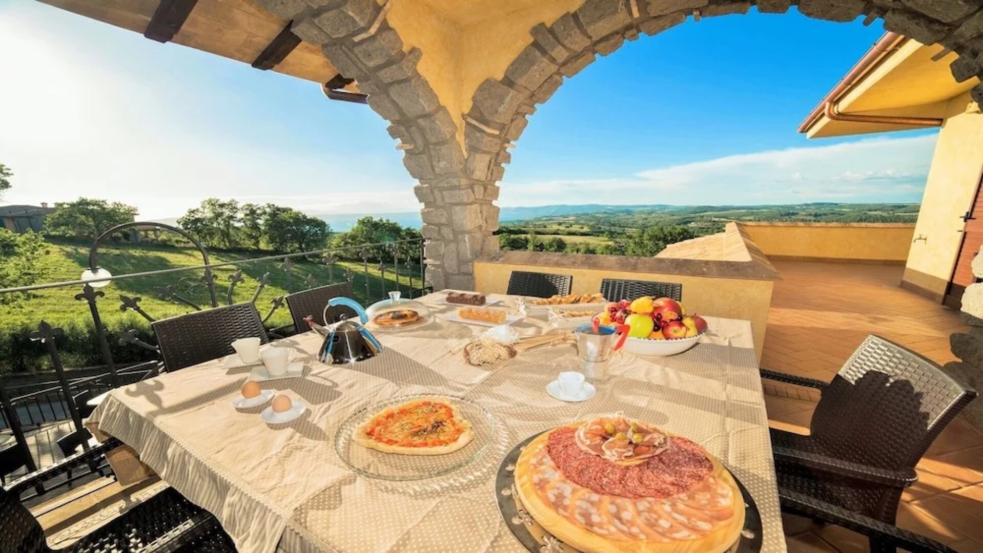 Exclusive Villa in Montefiascone -pool and Jacuzzi