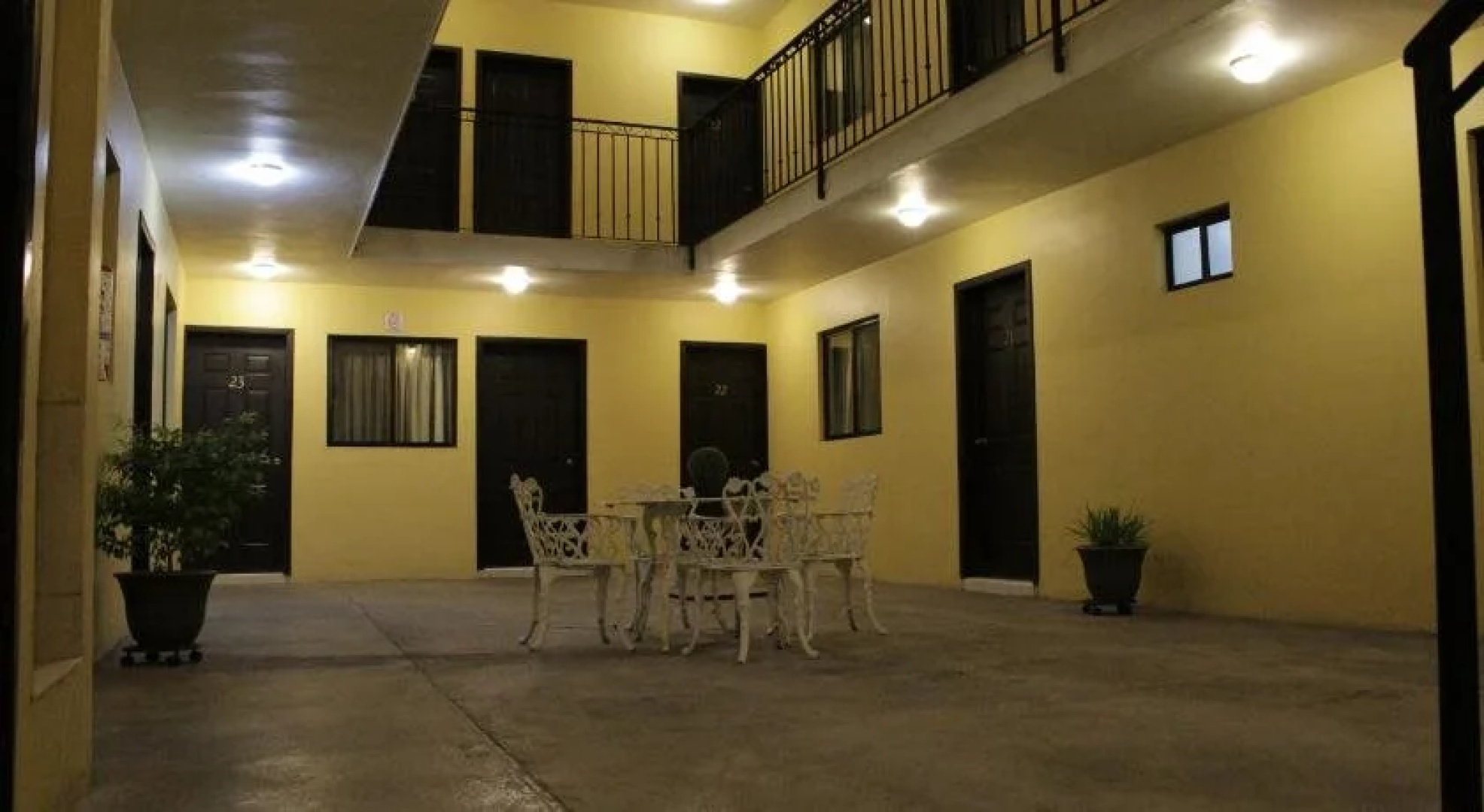 Hotel Flores Hills