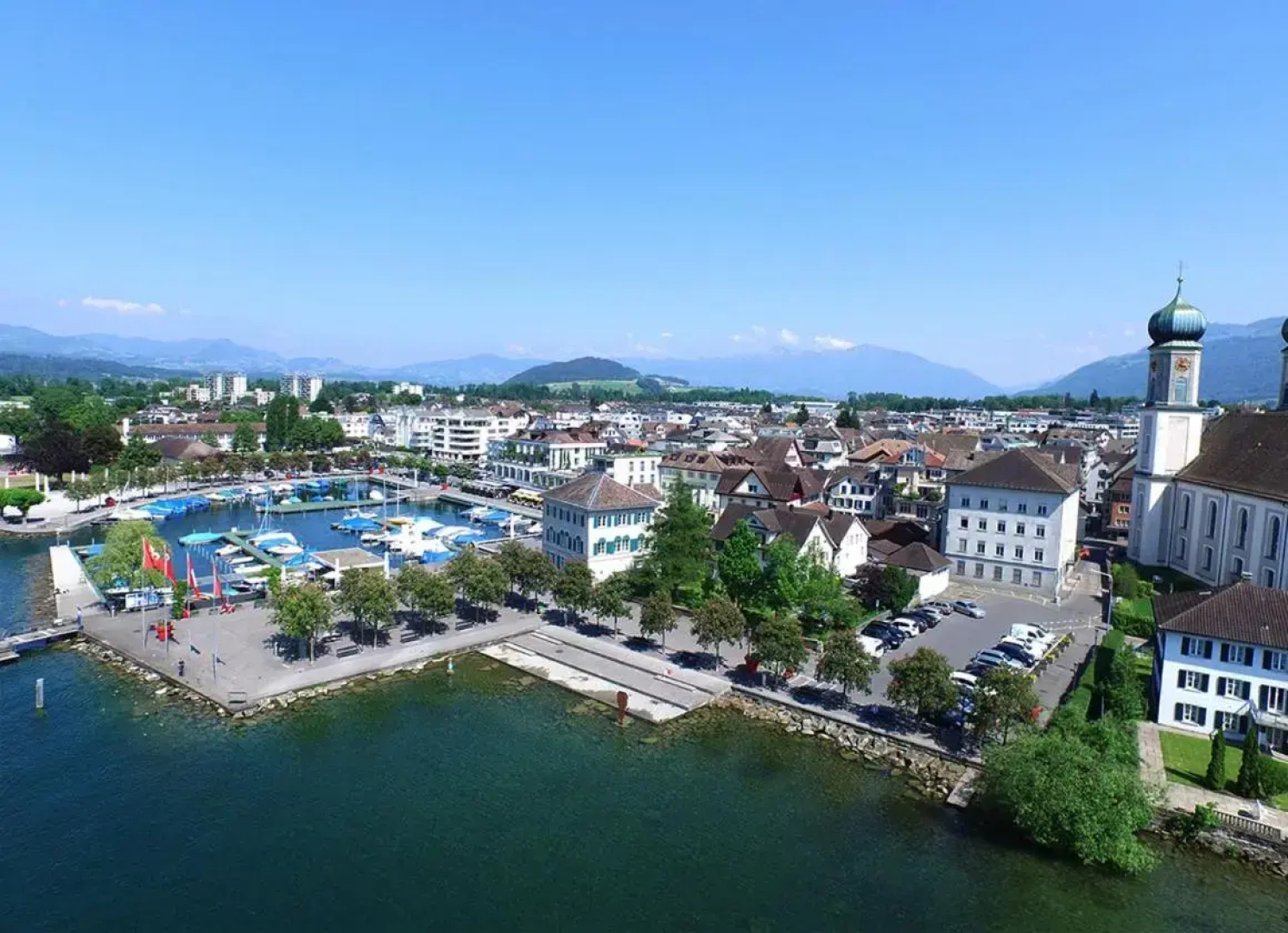 Dorf-Hotel "Apartments & Rooms"