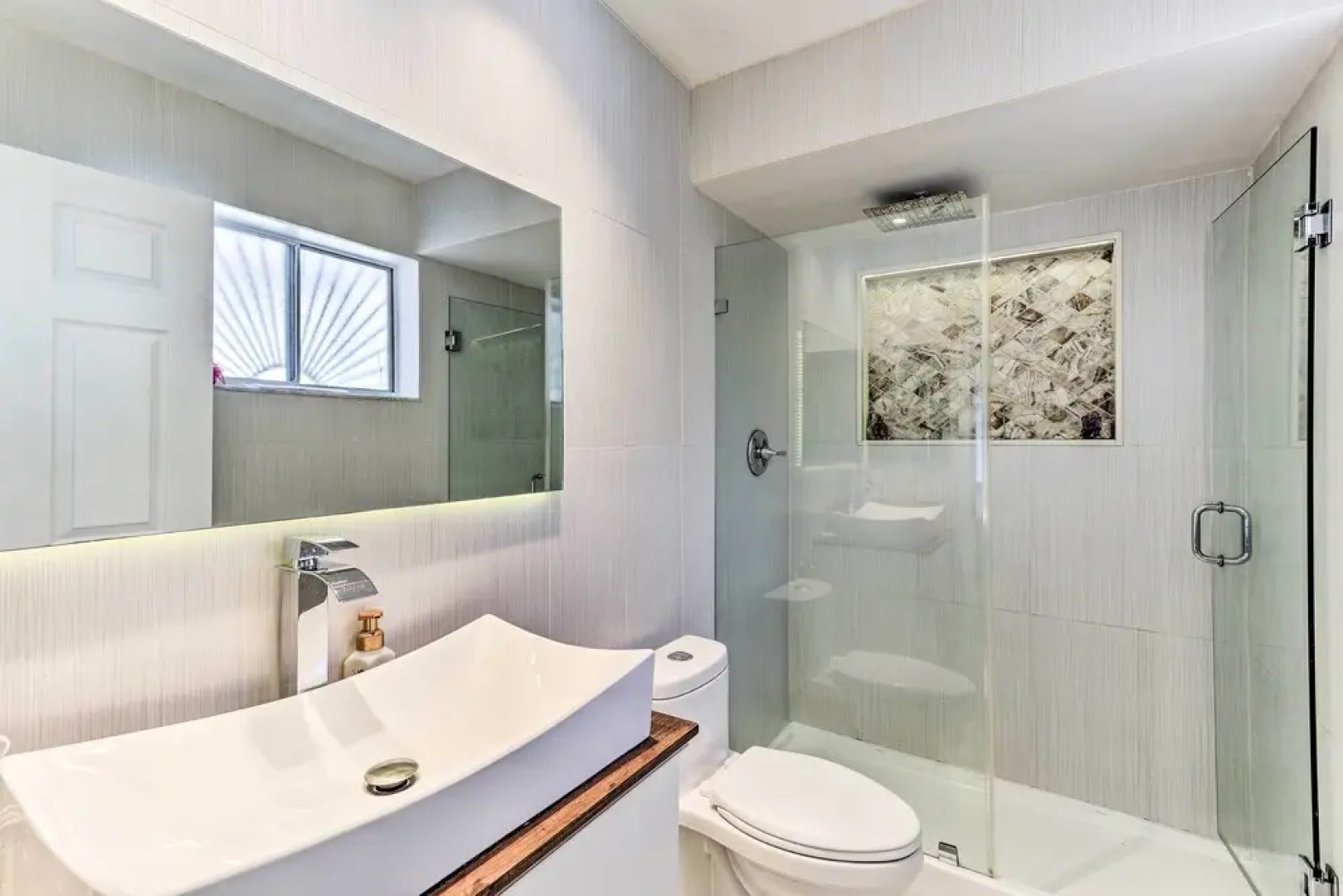 Sunny Miami Retreat - Pool, Patio & Gas Grill!