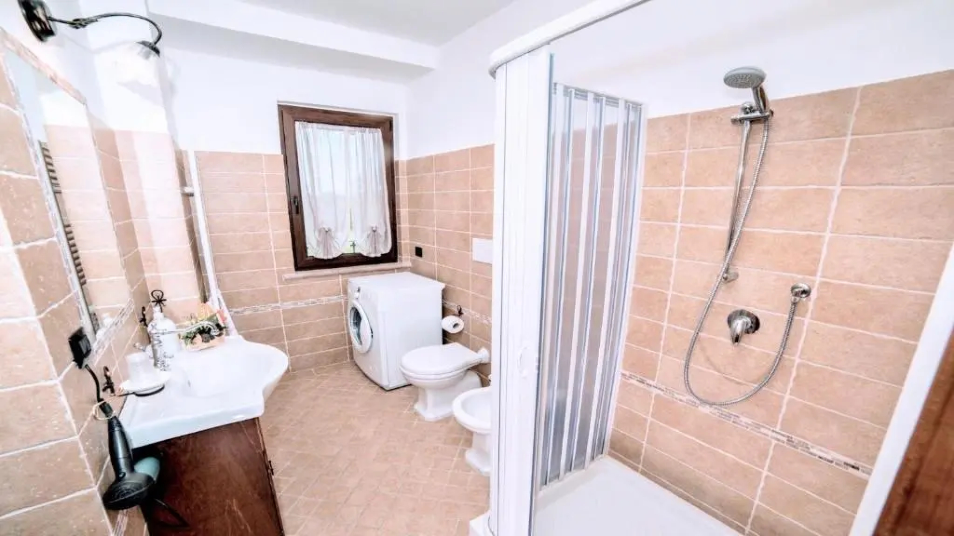 Exclusive Villa in Montefiascone -pool and Jacuzzi