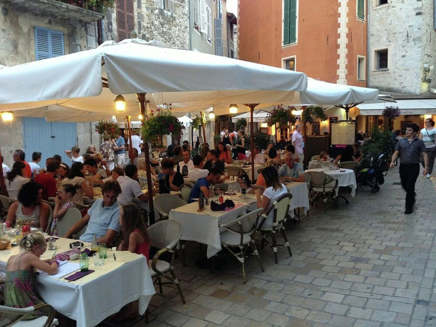 Stately Villa in La Gaude With Relaxation Area and Pool