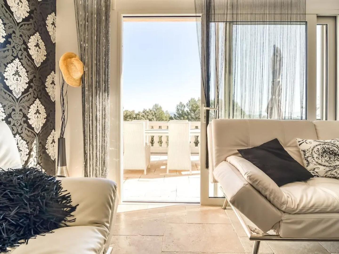 Plush Villa in Le Cannet-des-Maures with Private Pool